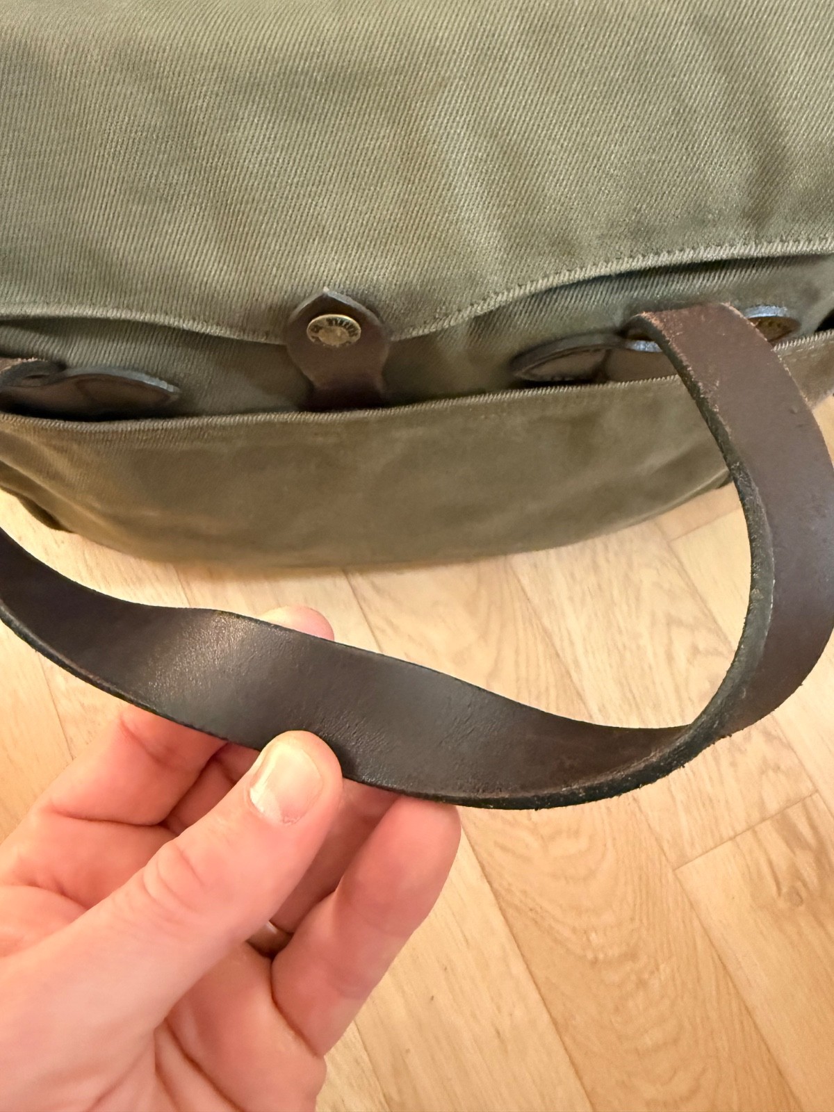 Filson 70256-L Large Laptop Briefcase Messenger Bag Otter Green USA Leather Stra
