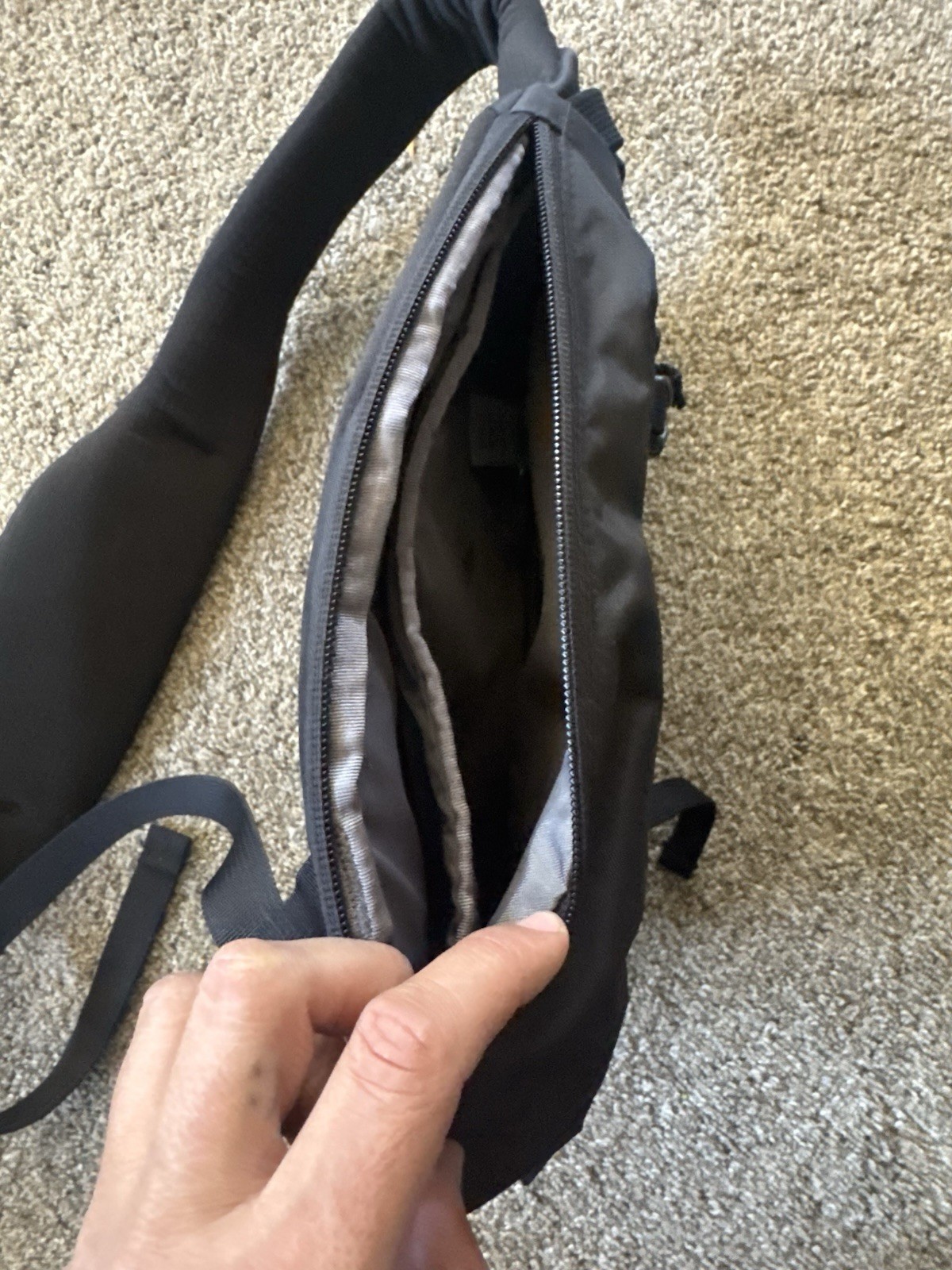 Patagonia 8L Atom Sling Daypack Black Crossbody Sling Bag