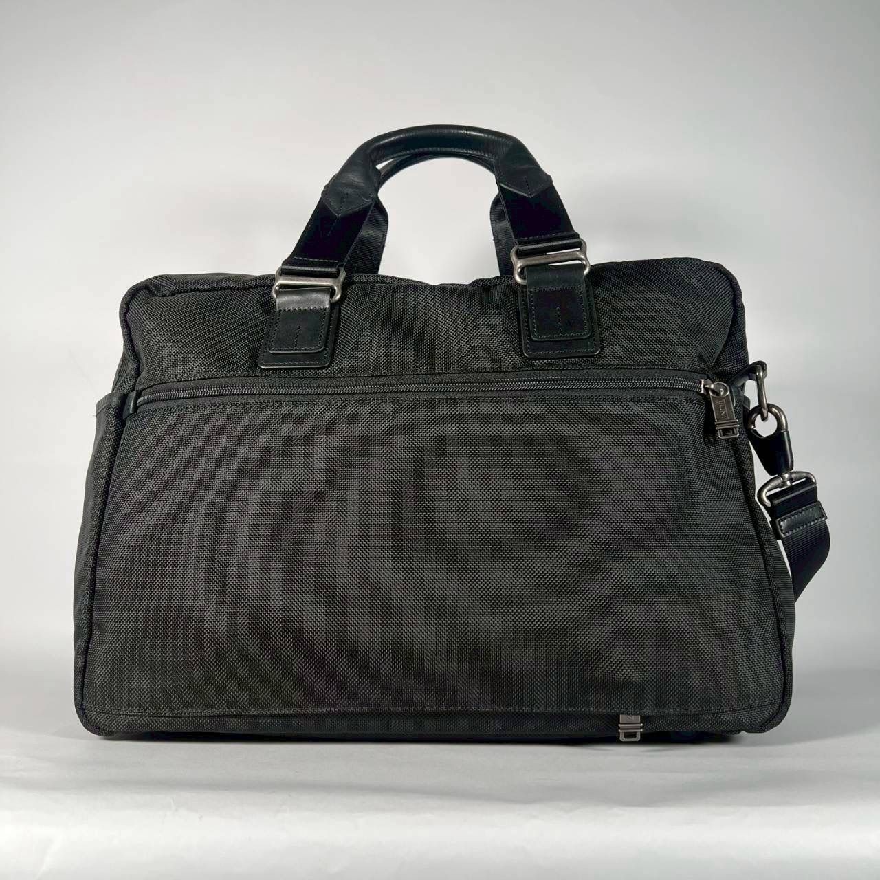 Tumi Alpha Bravo Business Nylon Laptop Bag 30cm x 42cm x 16cm, Used