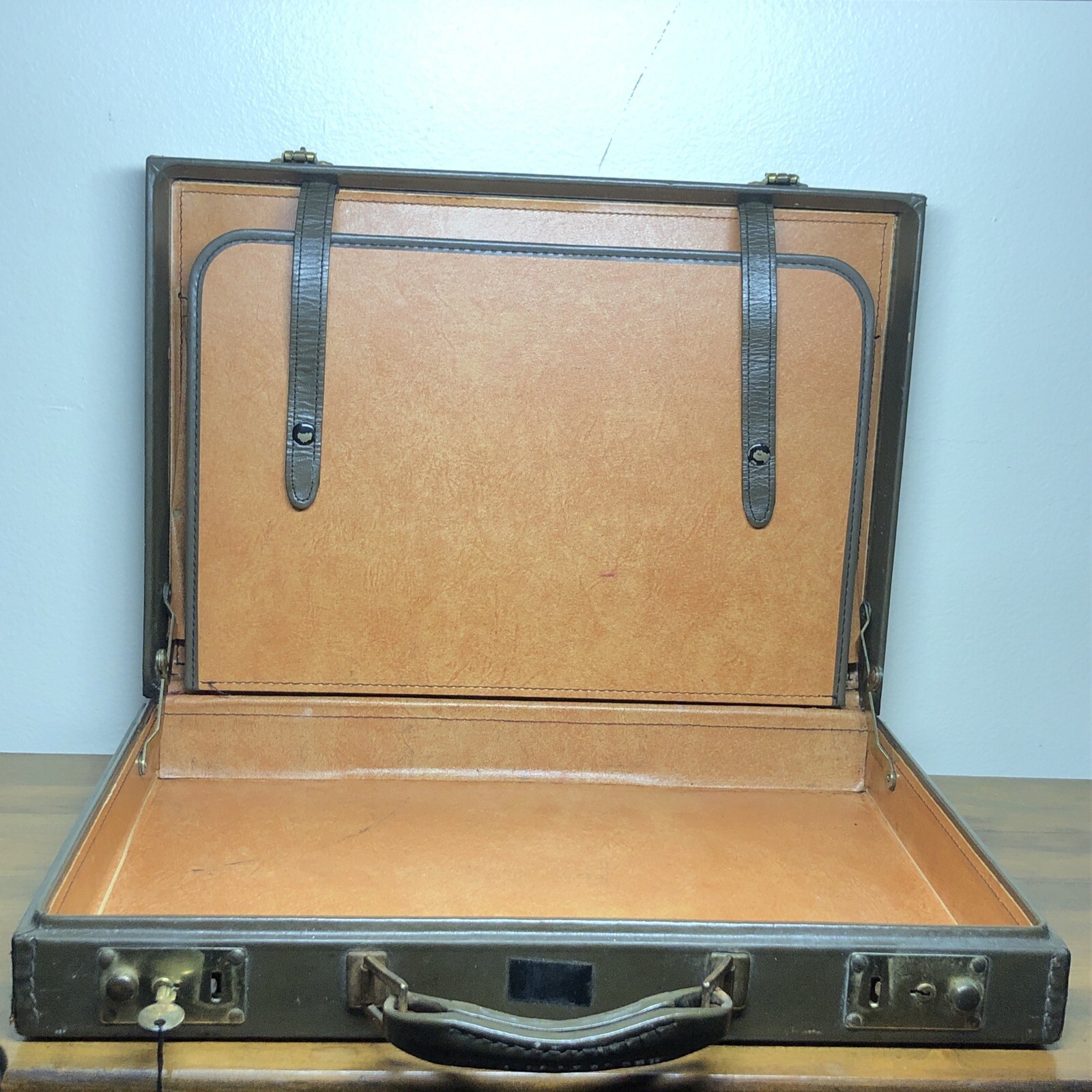 Vintage Top Grain Saddle Cowhide Slim 3”Briefcase “RARE”Dark Olive Green 2 Keys