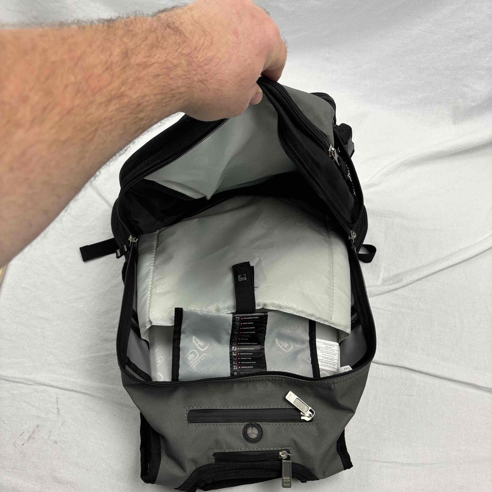 Ogio 8 TRE Backpack Black Audio Laptop Sleeve Organizer Panel Very Good xSpin
