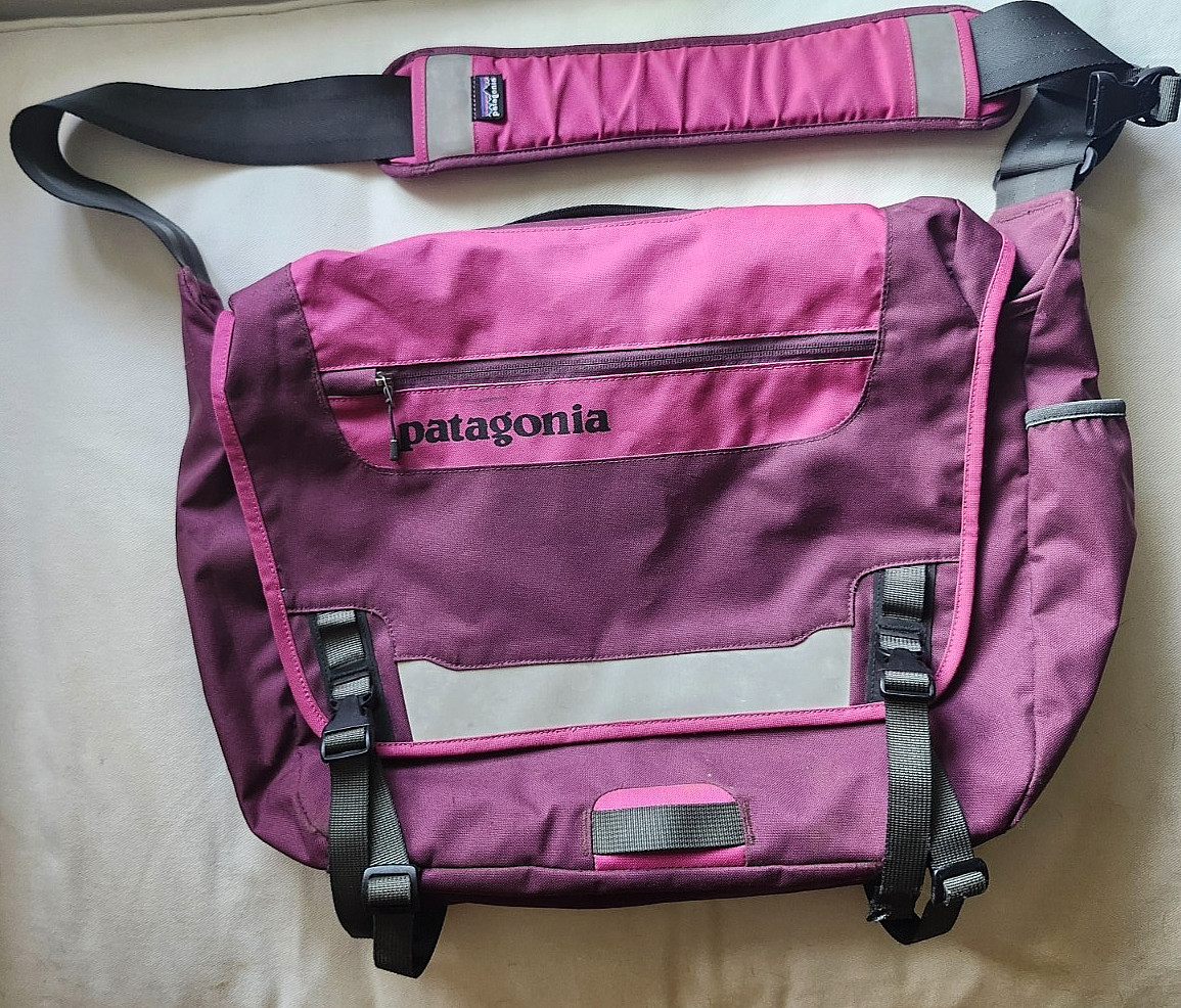 Patagonia Messenger Half Mass Reflective Purple Padded Laptop Shoulder Crossbody