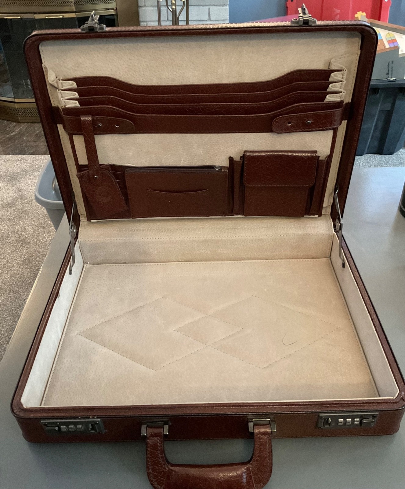 Vintage PRESTO Leather Hard Luxury Briefcase 18X13X4 Very Clean Condition