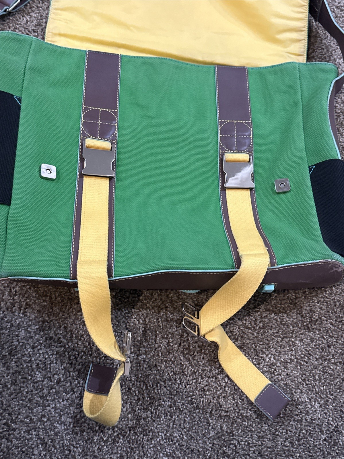 Plank Canvas Kelly Green Messenger Bag Magnet, Buckle, Zip And Snap Closure.Yoga