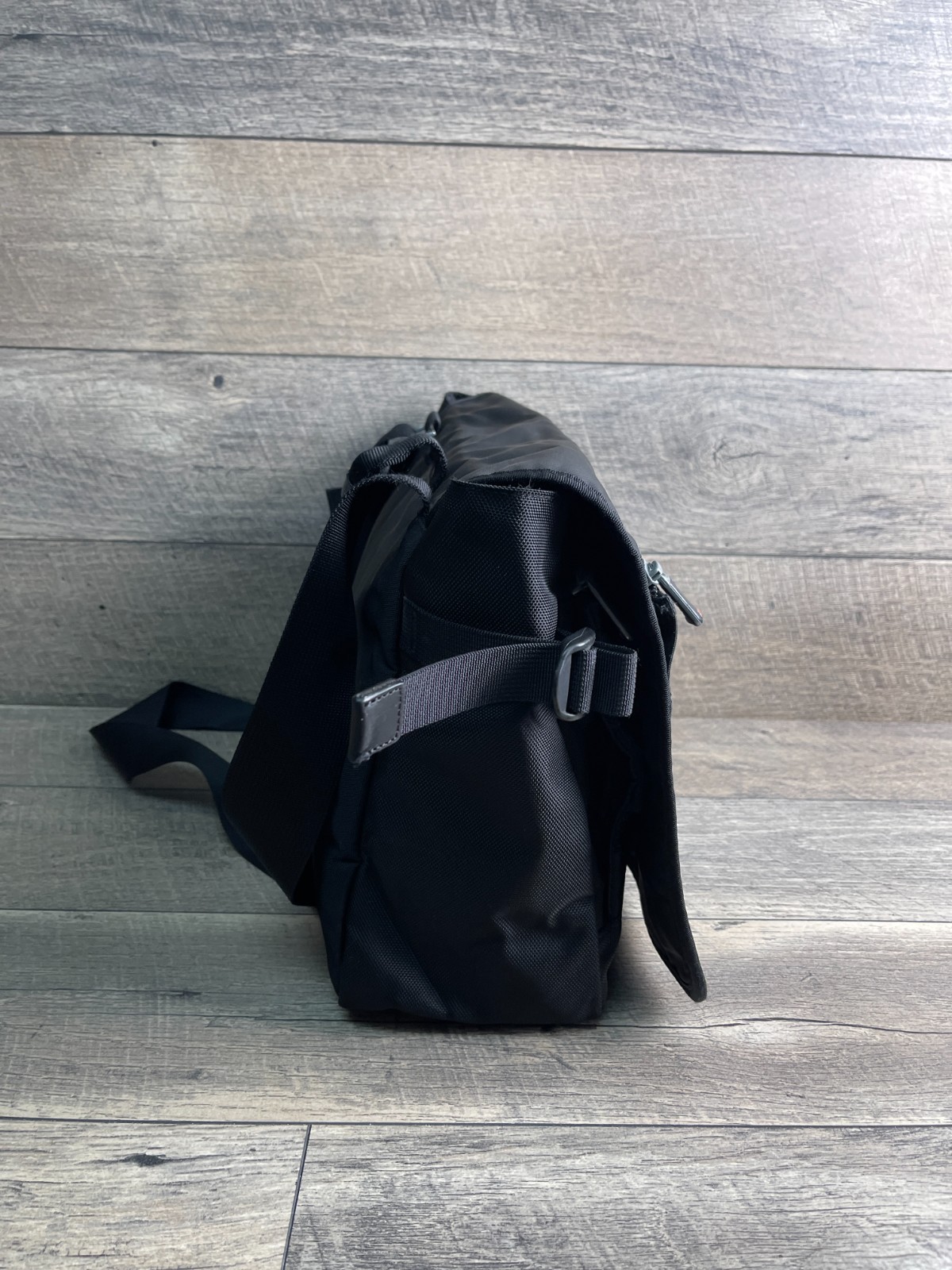 Victorinox Bag Messenger Black Zip Outer Pockets Adjustable Strap Crossbody