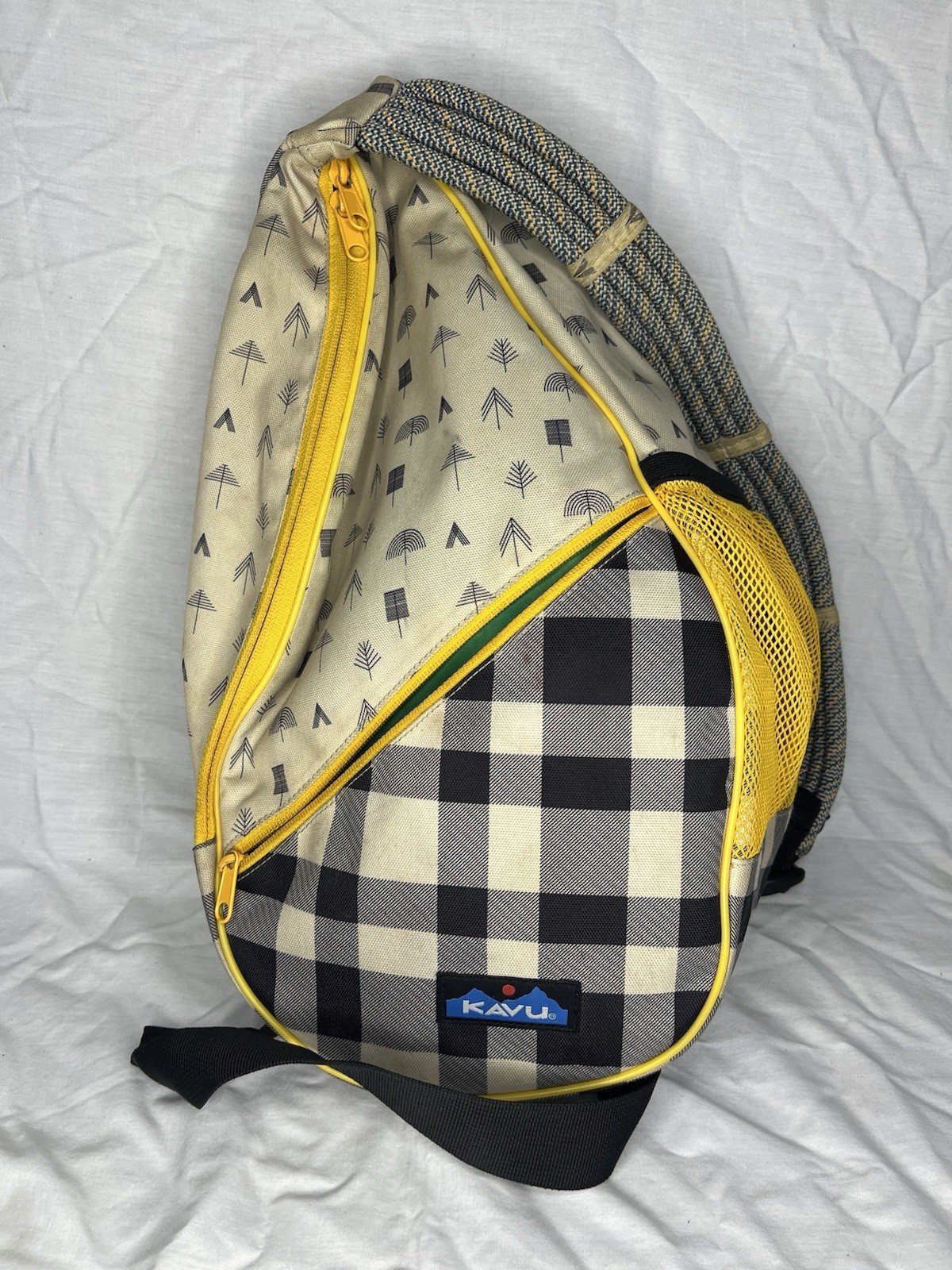 KAVU Checkered Geometric Adjustable Crossbody Sling Bag Yellow Black White Zip