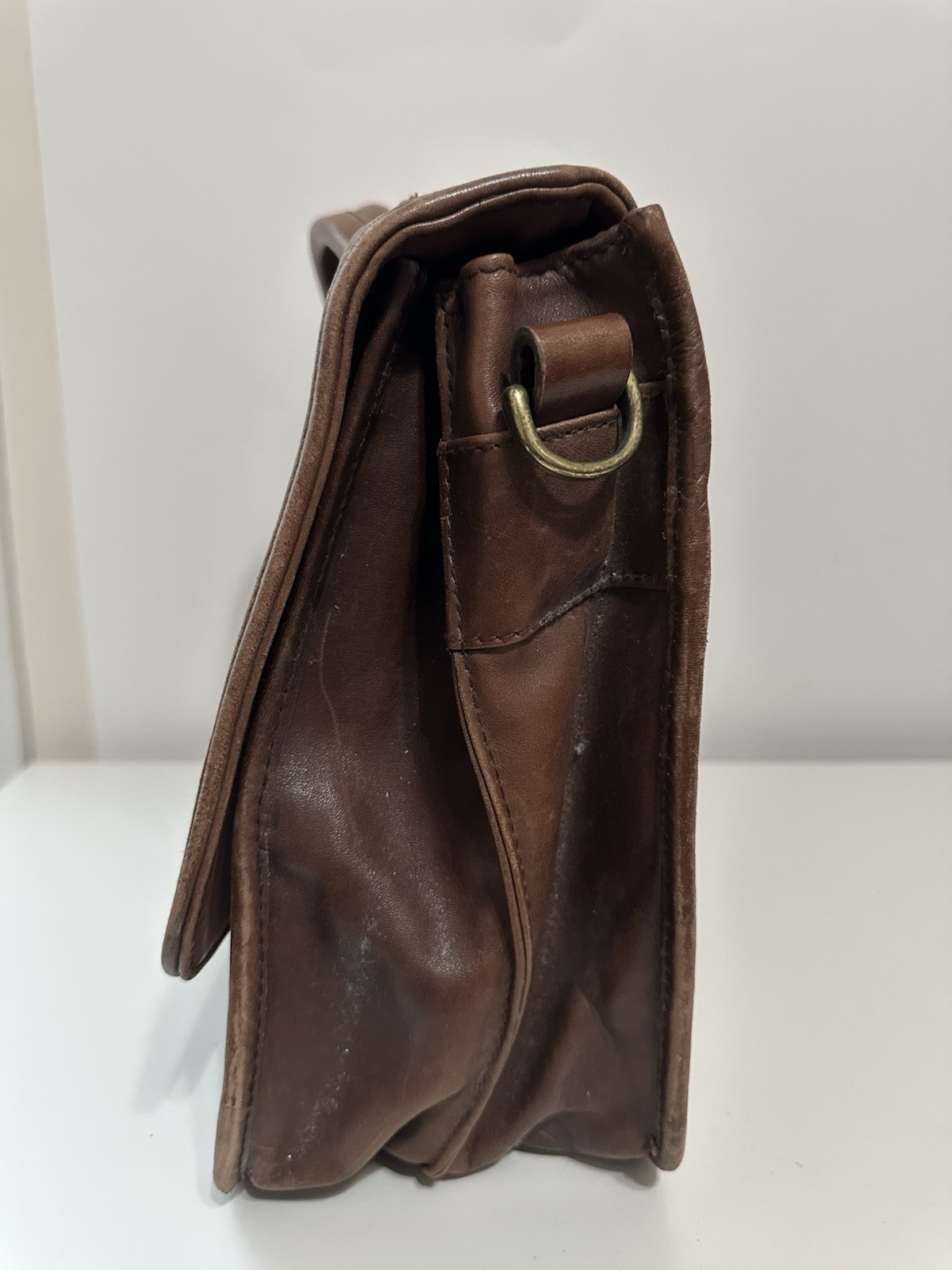 ELLington Classic Brown Leather Men’s Messenger Bag Made In Thailand