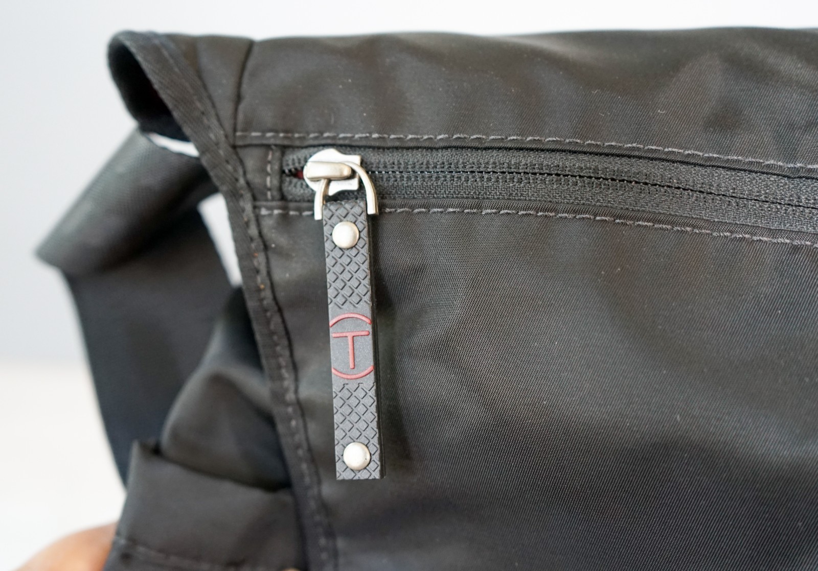 Tumi T Tech Essential Gear Messenger Crossbody Bag 15″ City Commute Laptop Bag