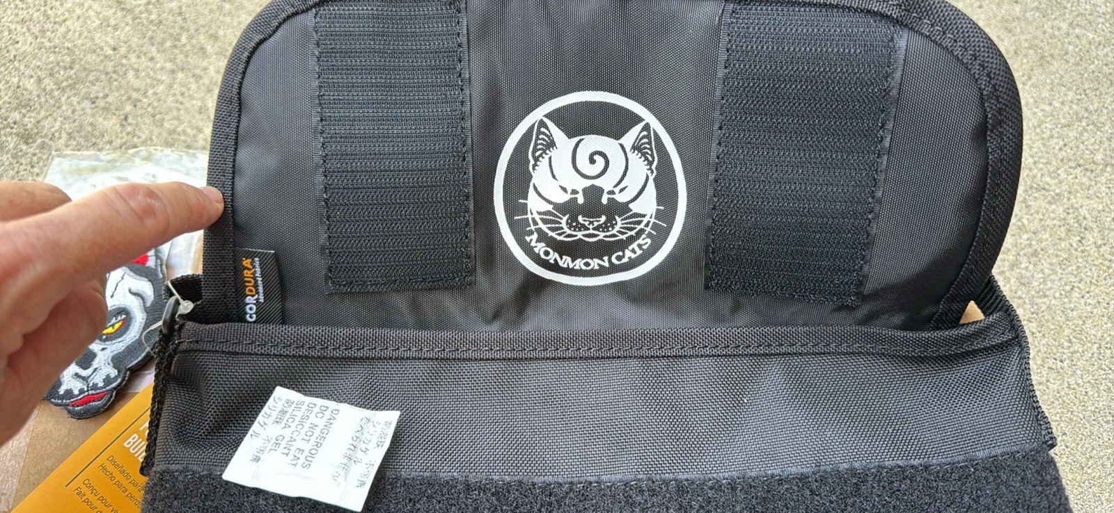 Monmon x Manhattan Portage messenger bag – black with two extra cat patches