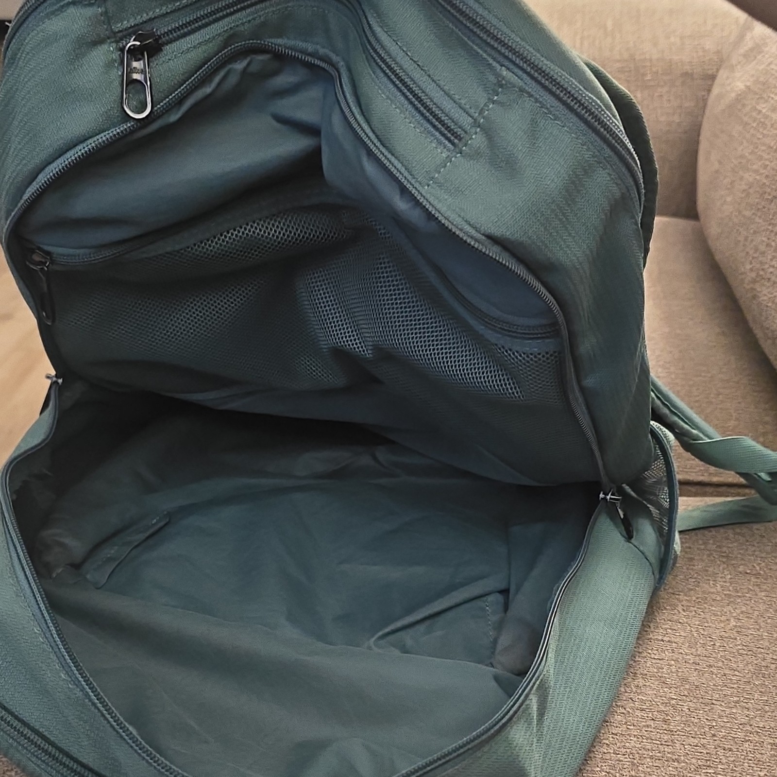 Nike Large Green/Black Backpack Zip Closure Padded Adjustable Straps Pockets