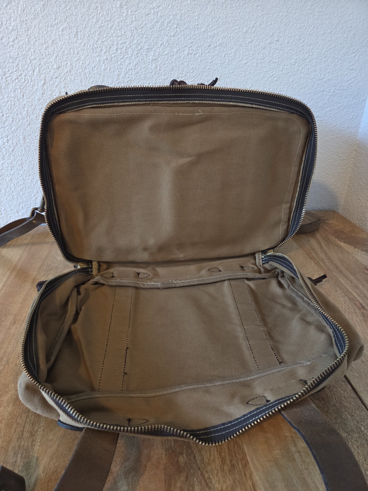 Filson Medium Rugged Twill Outfitter Bag | NWOT | Talon Era | Tan | Made in USA