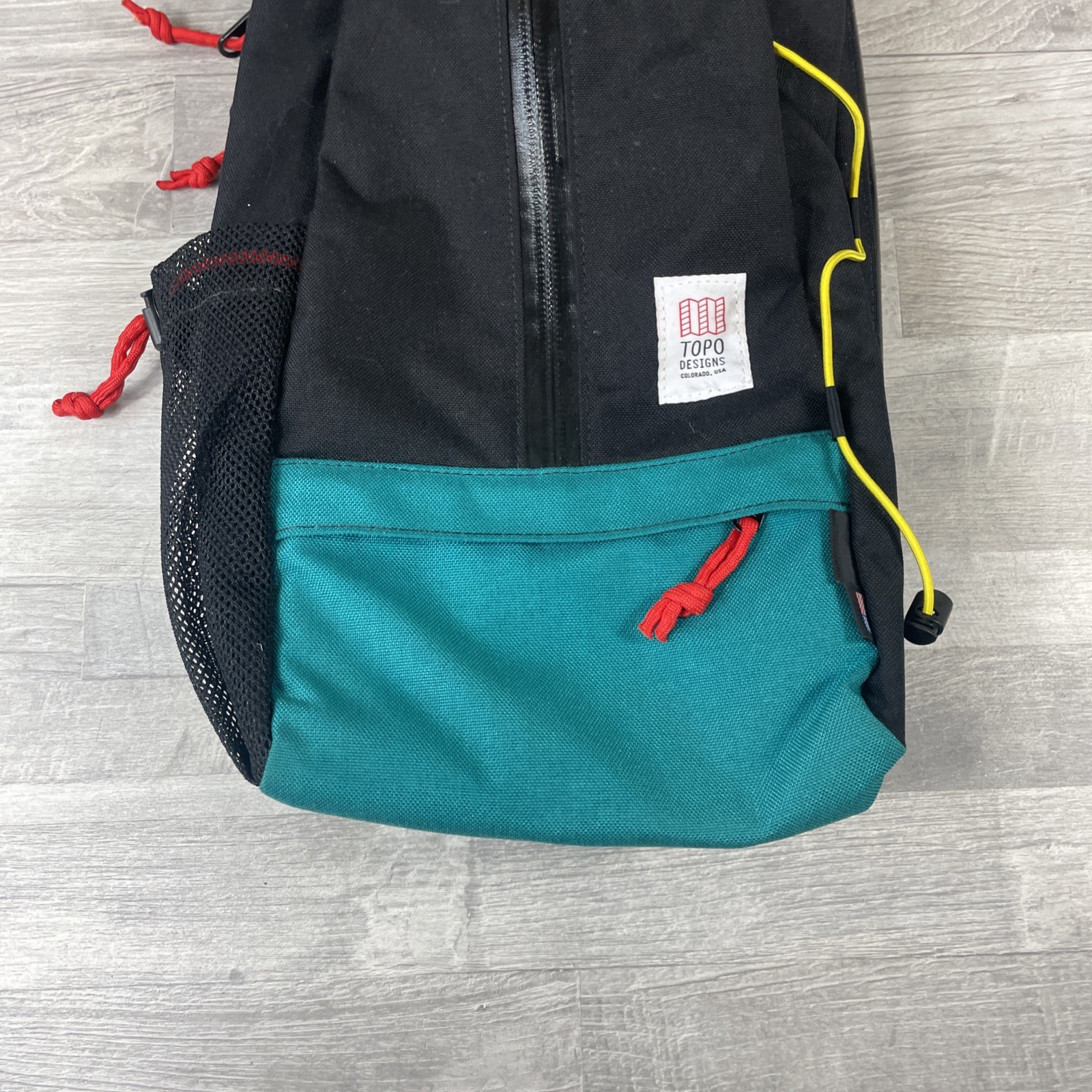 Topo Designs 13L Sling Bag Crossbody Pack with Laptop Sleeve in Black and Green