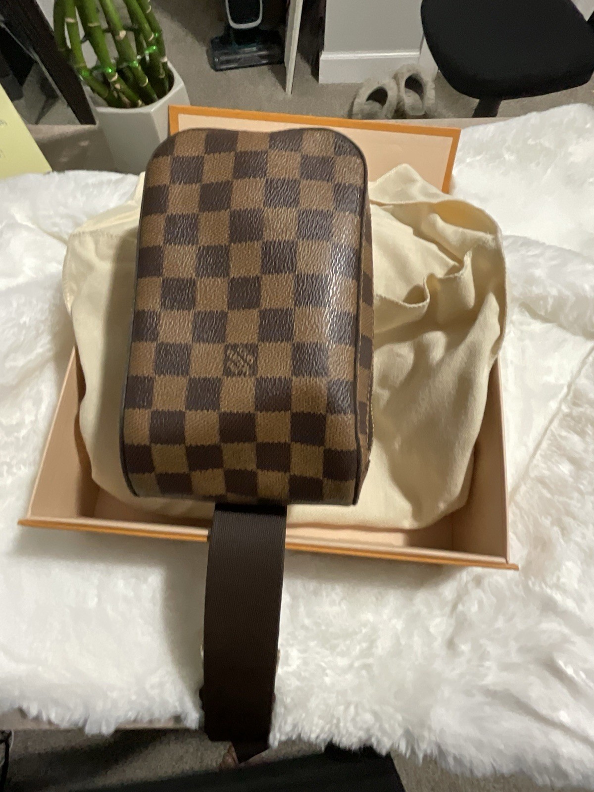 Louis Vuitton Damier Checkered Brown Crossbody Bag Zip Closure Adjustable Strap