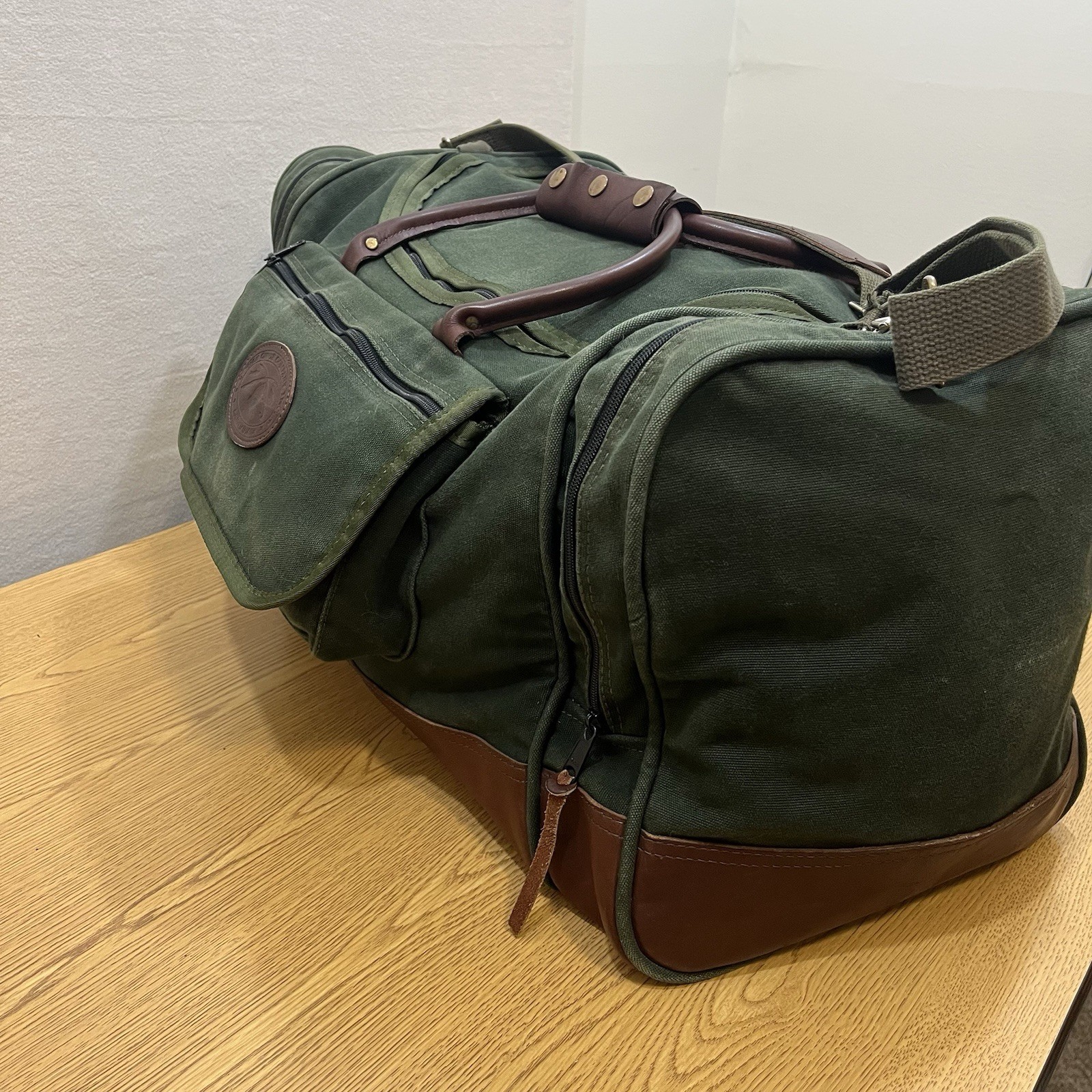 Vintage Orvis Battenkill Green Canvas 24x12x12 Duffel Bag Leather Trim Classic!