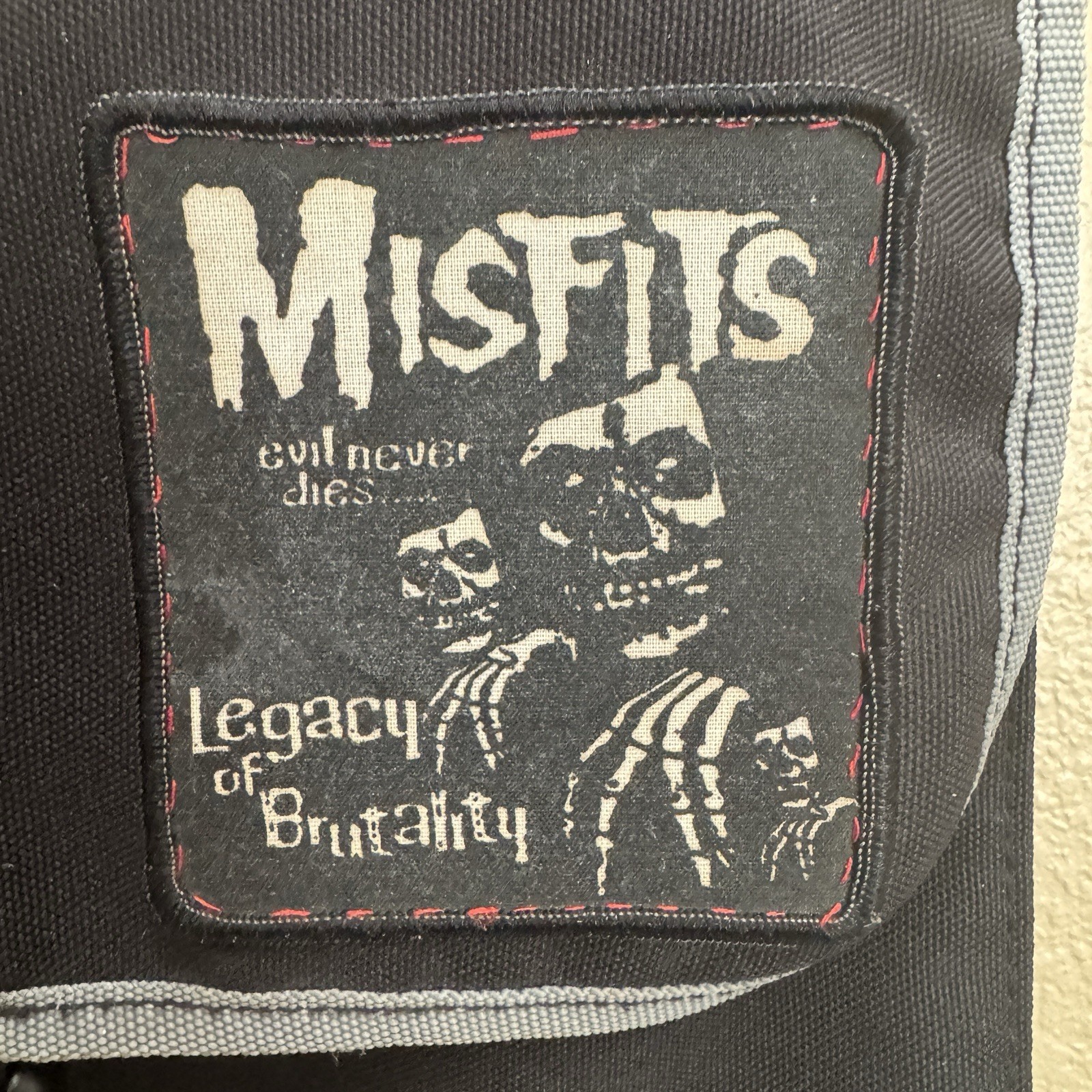 Misfits Messenger Bag-Satchel By Roxy Black 3 Pockets One W/zip Closure Rare!
