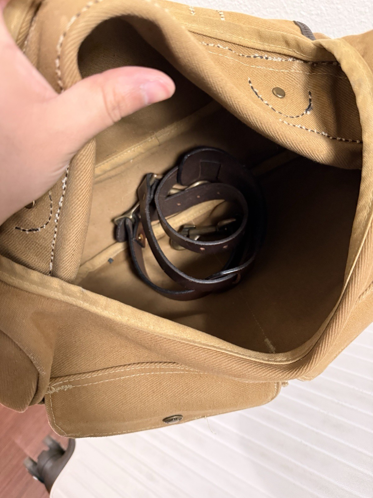 Filson Medium Rugged Twill Field Bag Tan