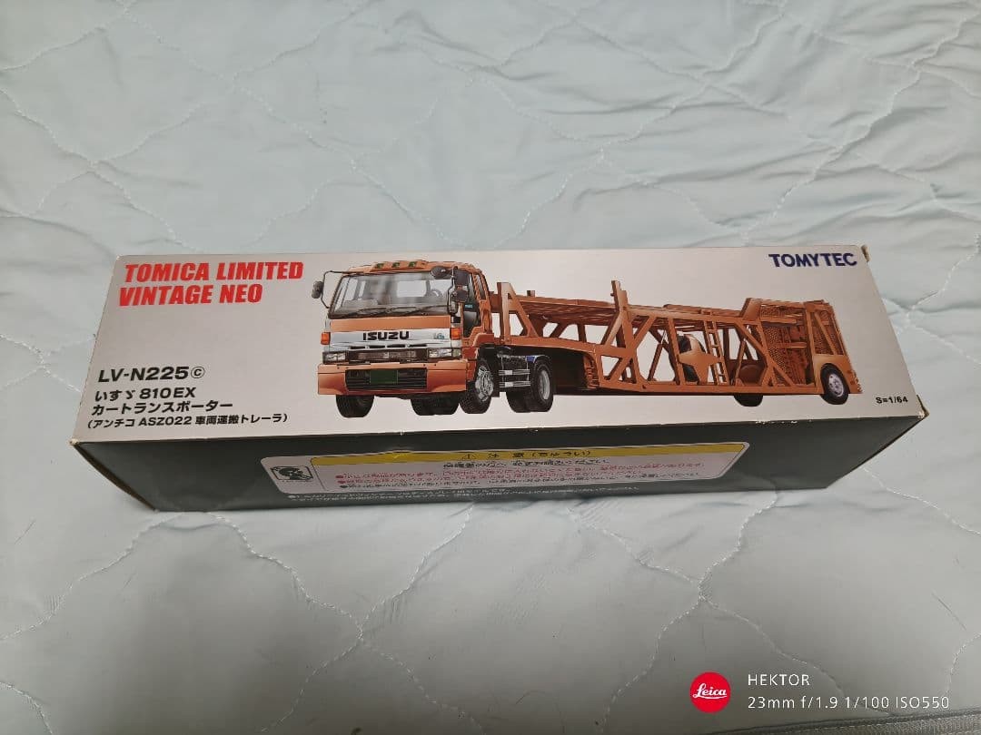 Isuzu 810EX Car Transporter Tomica Limited Vintage Neo