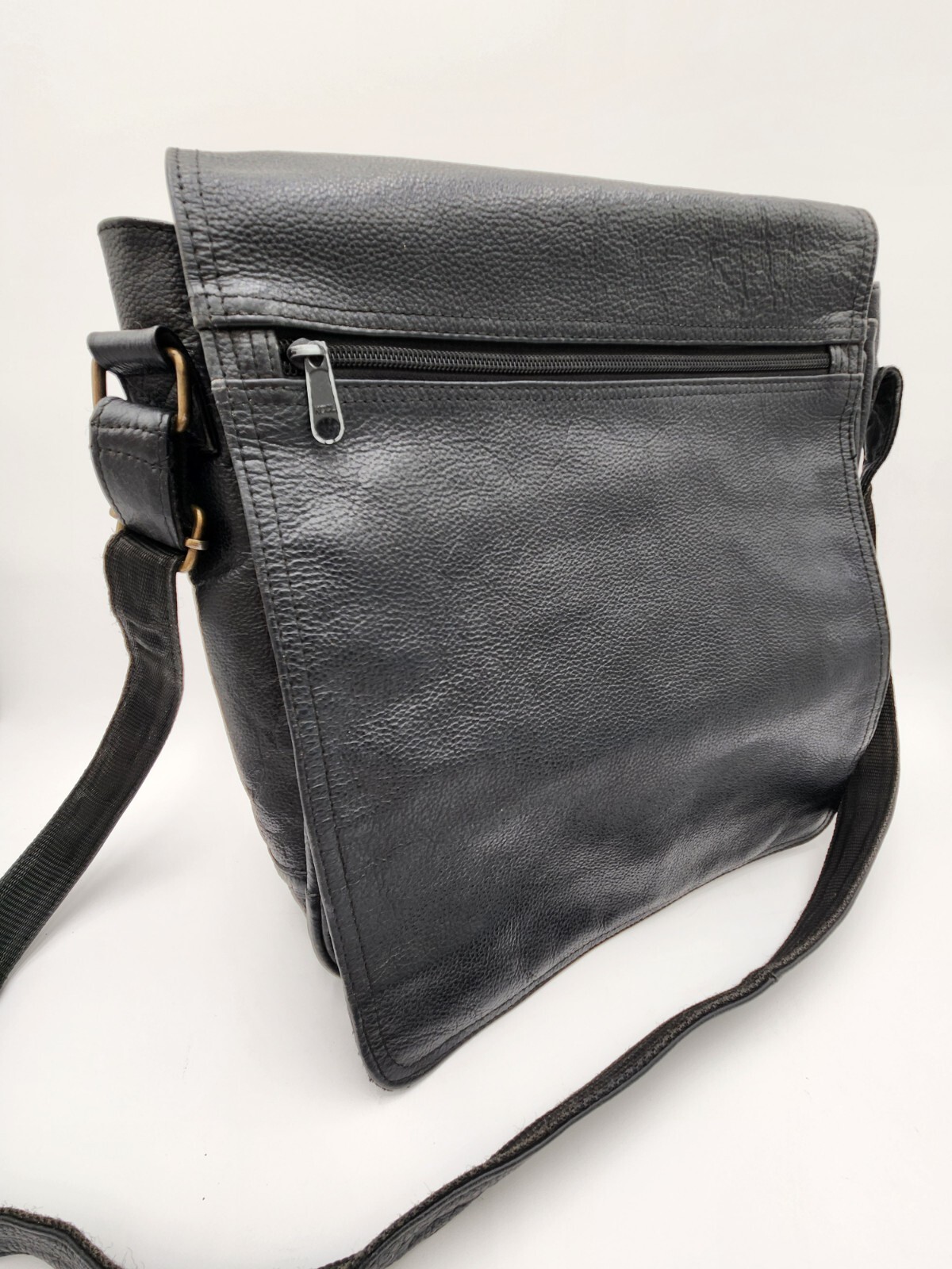 Vintage Wilsons Black Leather Messenger Bag Crossbody Strap Flap Close 12x12x5