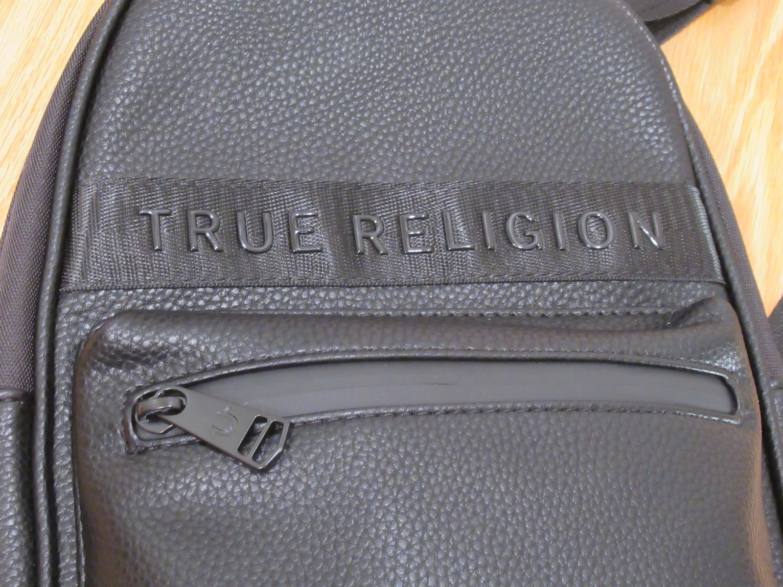 True Religion Mens Sling Crossbody Bag Black ~~BRAND NEW WITH TAG~~