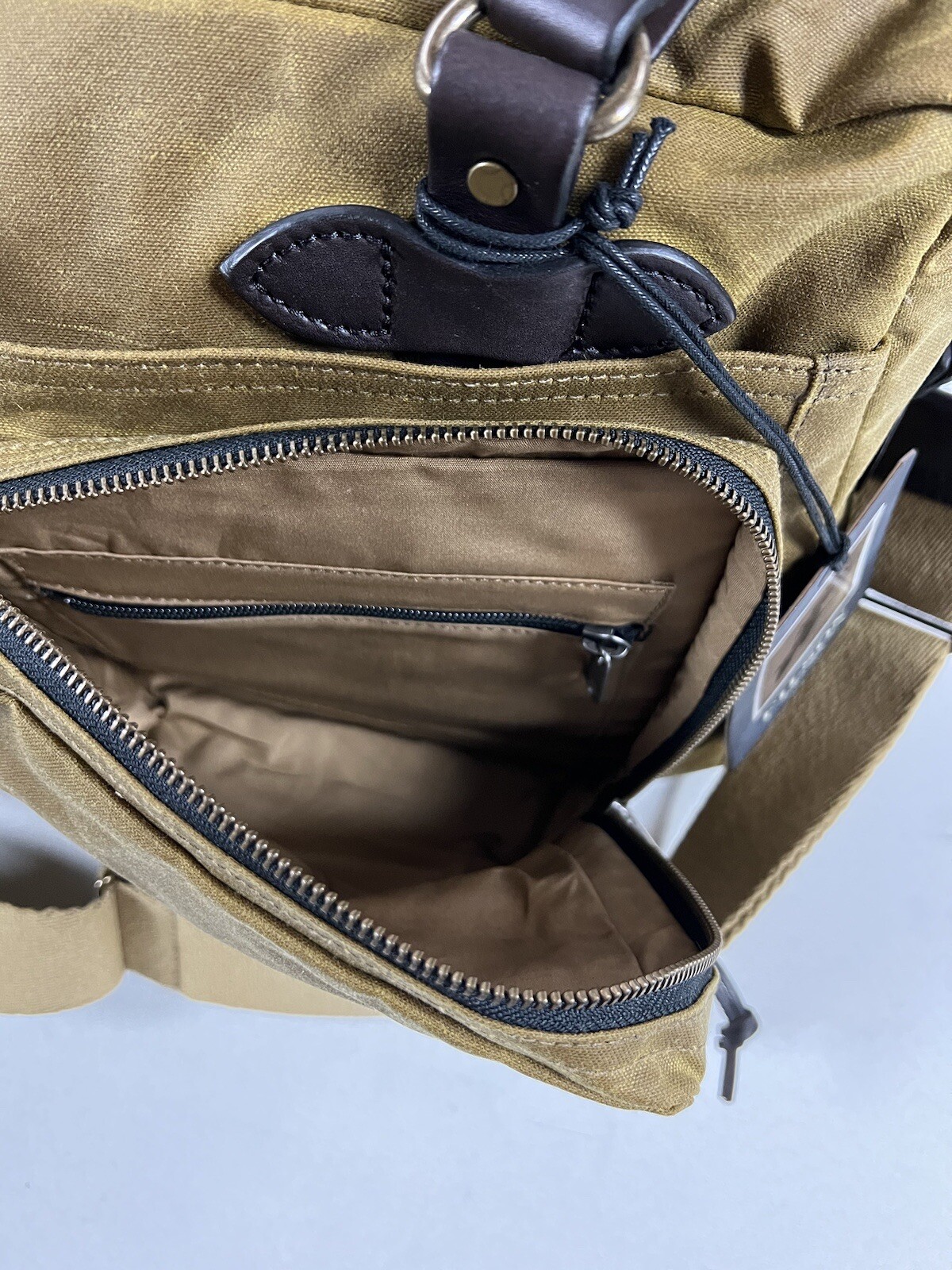 FILSON 48-HOUR TIN CLOTH DUFFLE BAG DARK TAN NWT