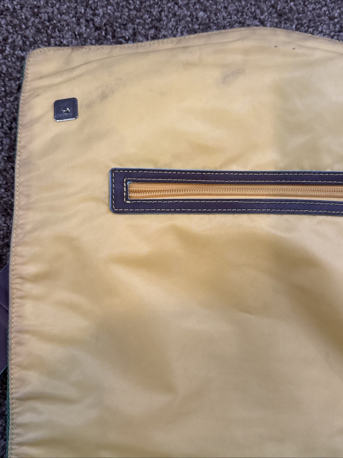 Plank Canvas Kelly Green Messenger Bag Magnet, Buckle, Zip And Snap Closure.Yoga