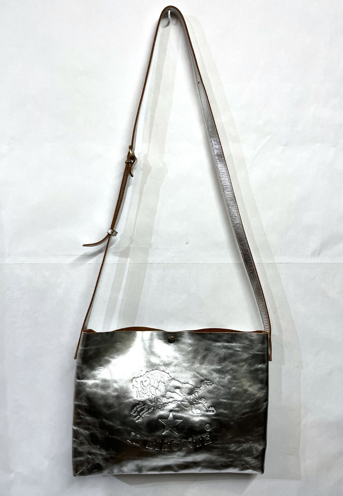 IL BISONTE Authentic Crossbody Bag Shoulder Bag 26×35cm silver metallic