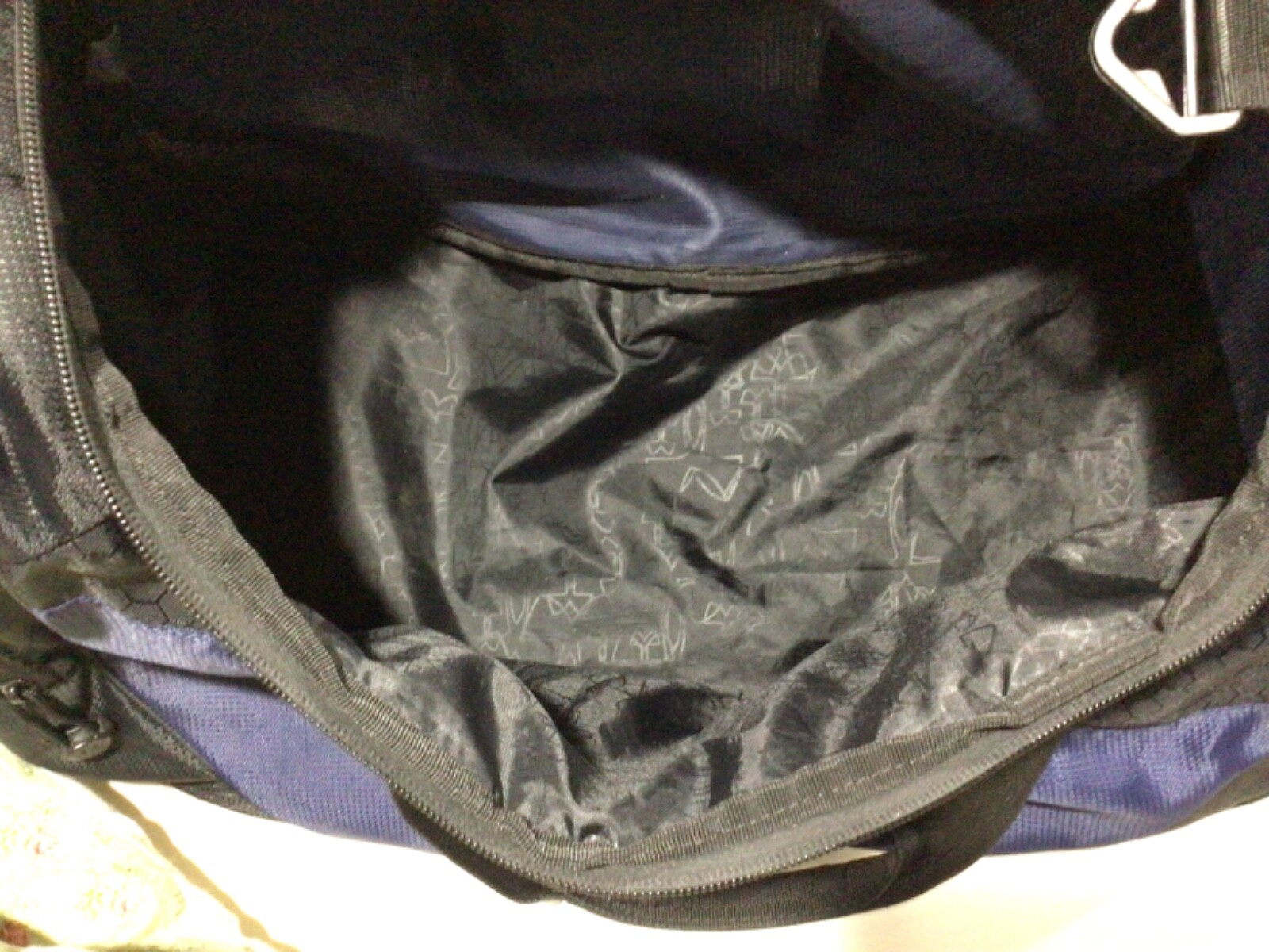 Under Armour Medium Duffle Bag Gym Bag Light Weight Navy Blue 19x10x10”