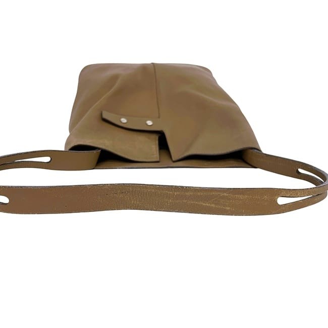 Pre-owned Loewe shoulder bag, brown, lightweight leather, L20. This simple,