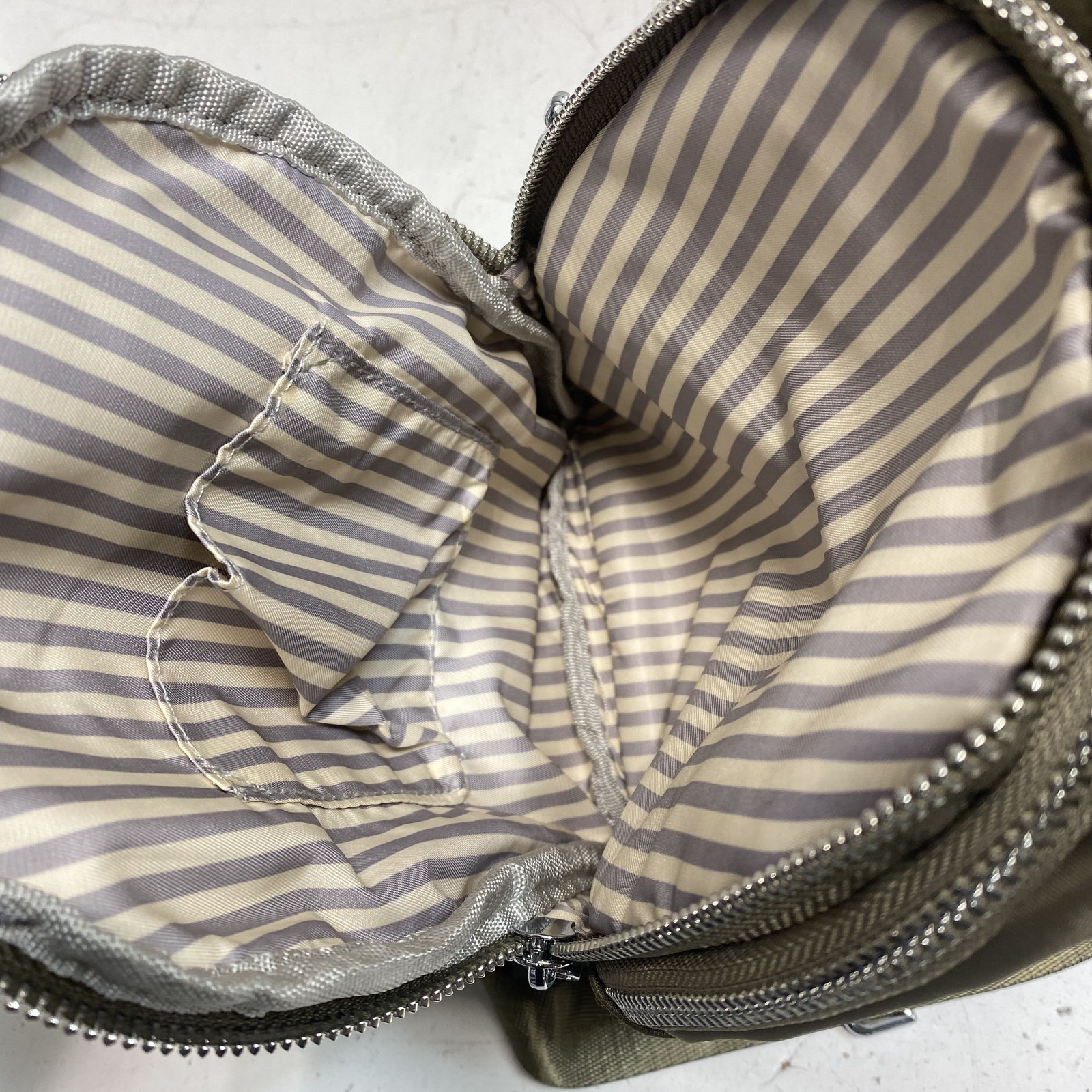 Sasha + Sofi Moss Green BGO-3869 Sling Crossbody Bag NWT Silver Hardware