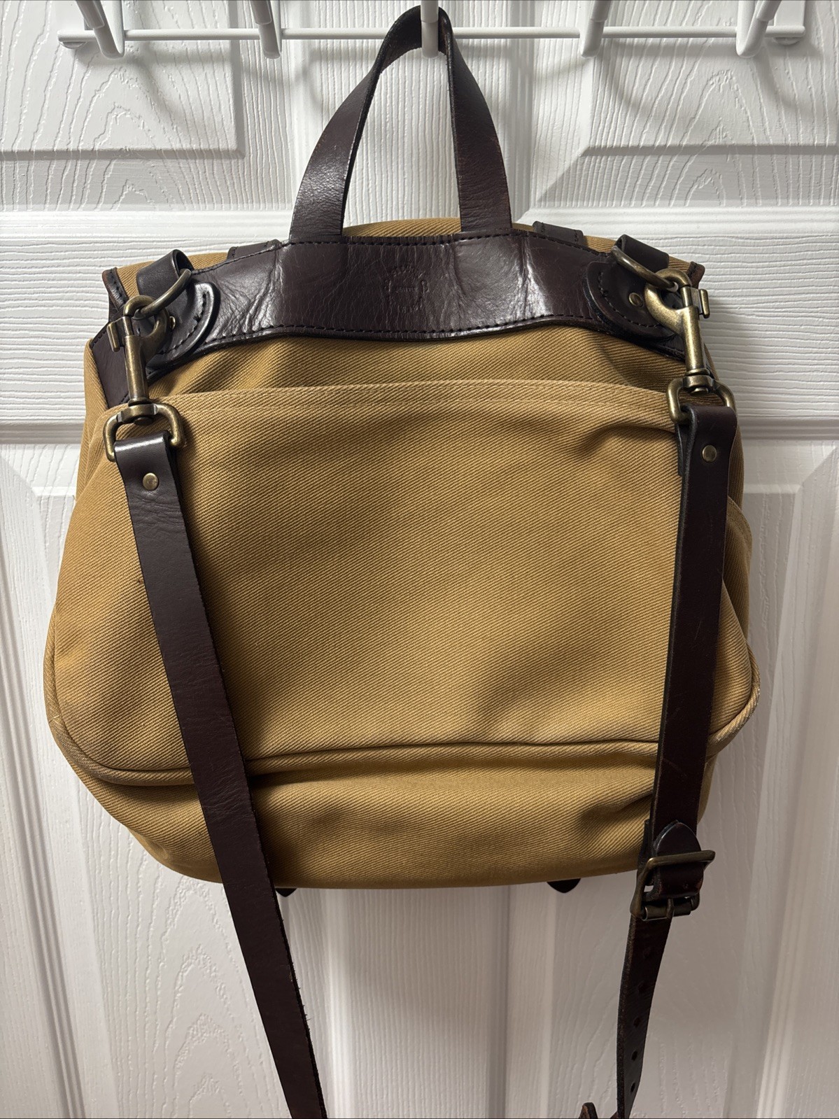 Filson Rugged Twill Field Bag | Medium – 14L | Tan