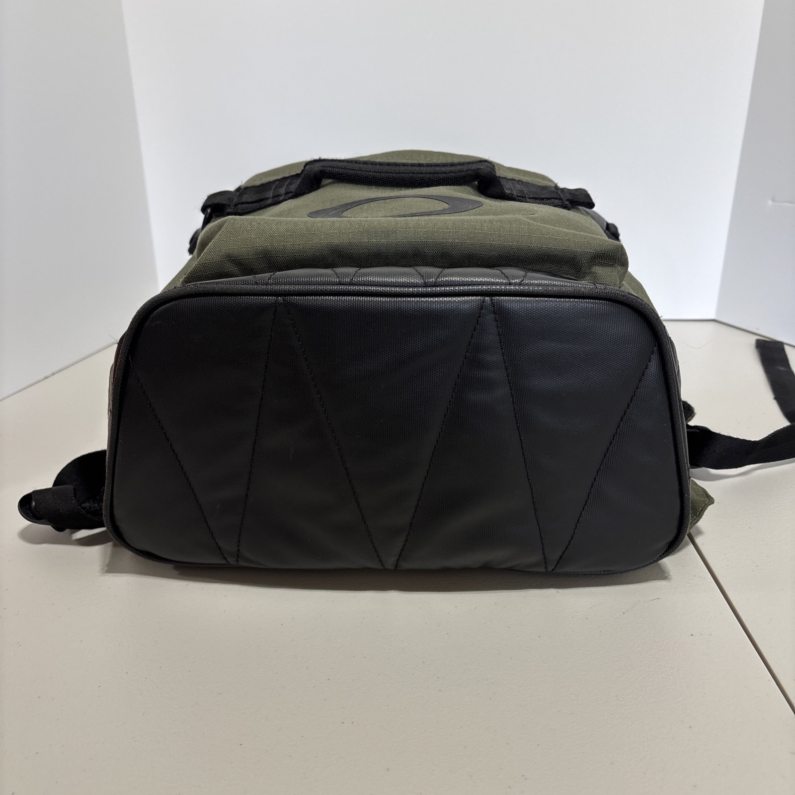 Oakley Men’s Utility Hiking School Laptop Travel Backpack Black Olive Green