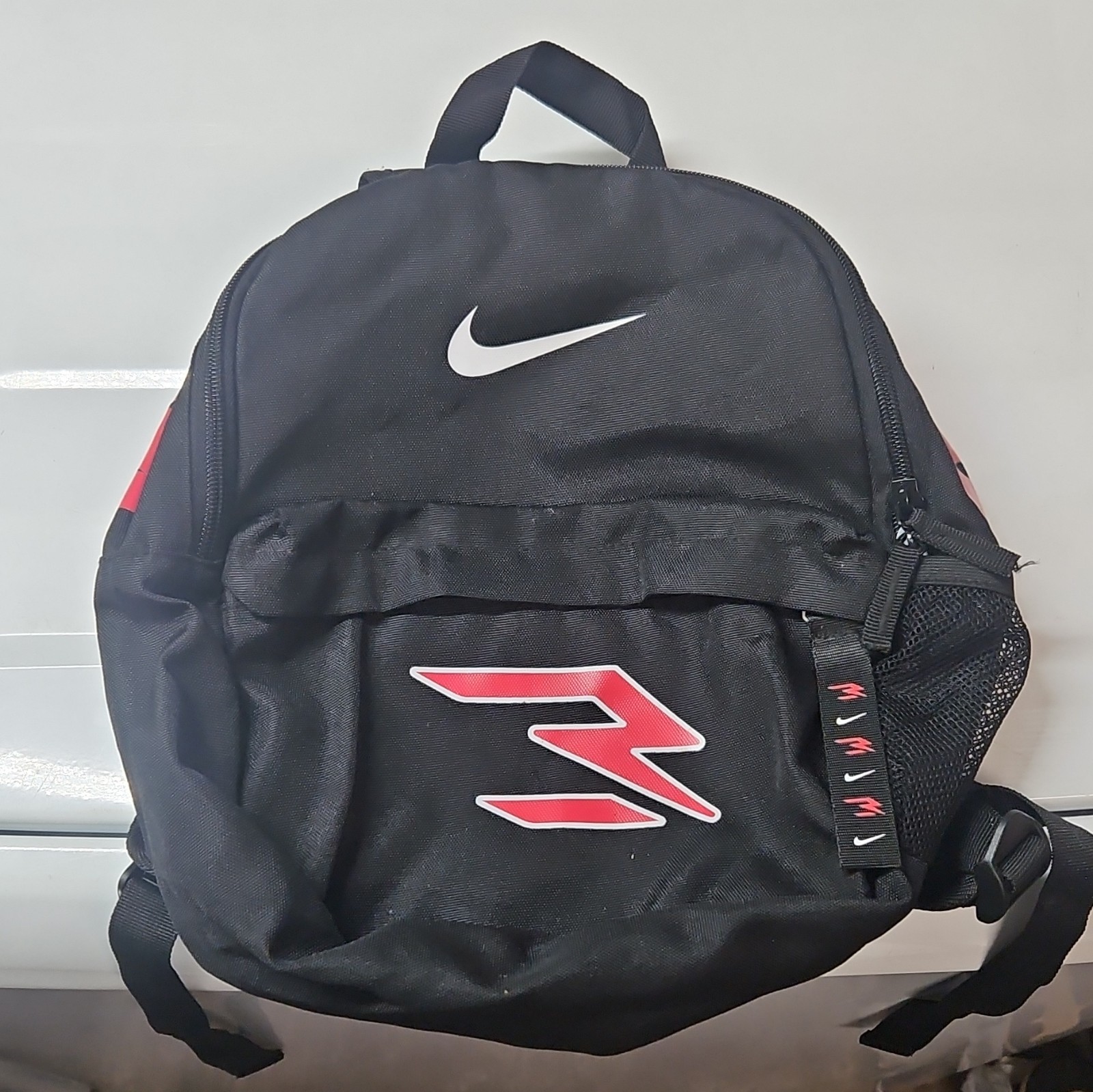 Nike Men’s Small Black/Red Backpack Zip Closure Adjustable Strap Pockets