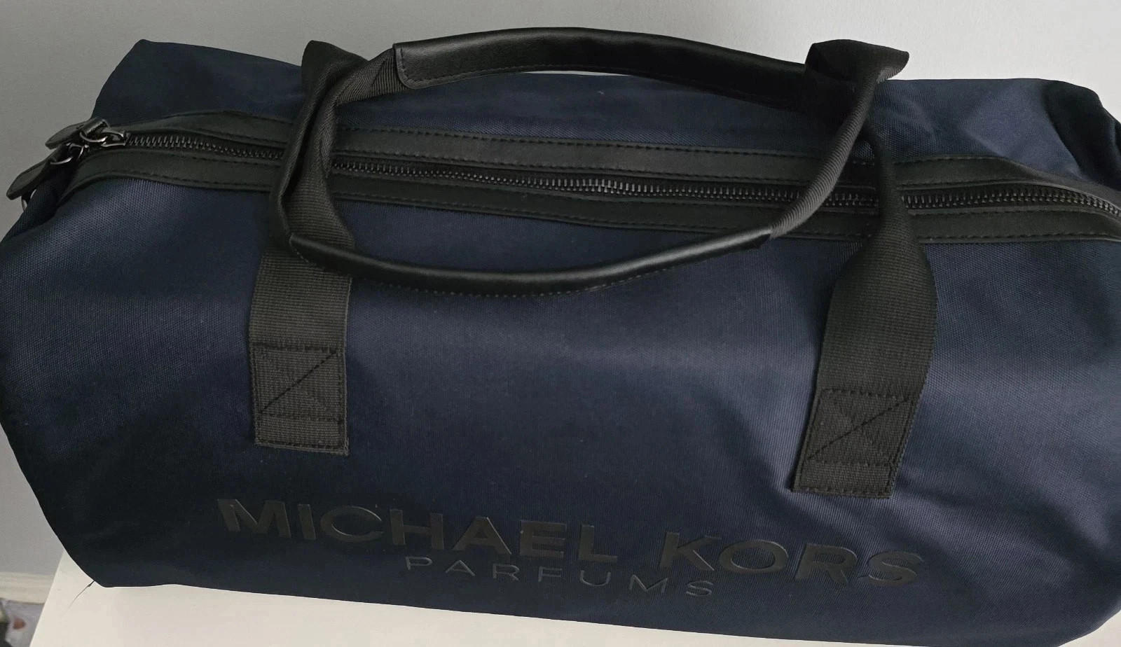 Michael Kors Parfums Duffle Dark Blue Travel Overnight Shoulder Gym Weekend Bag