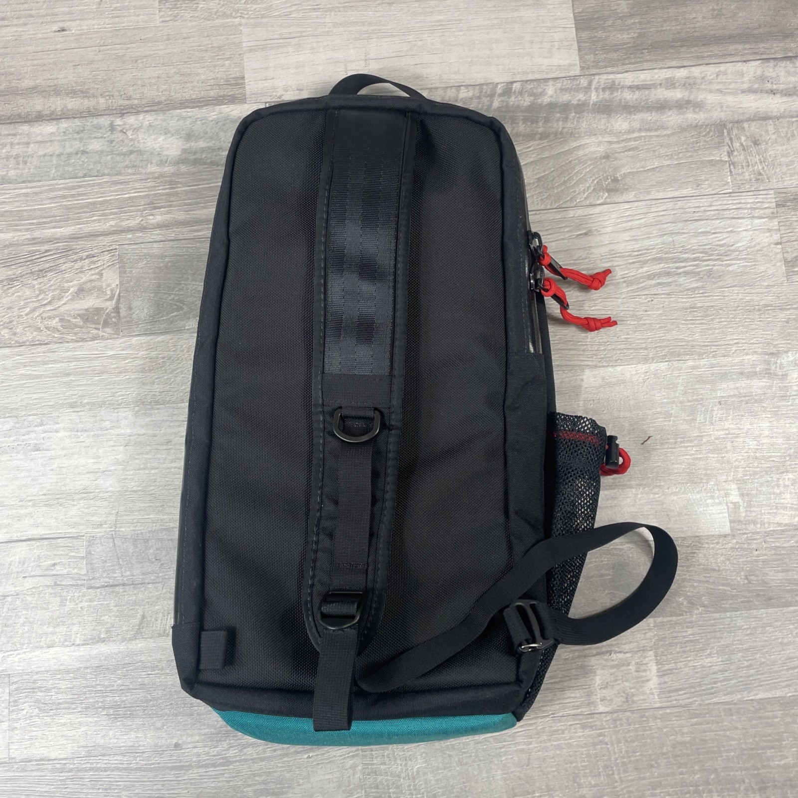 Topo Designs 13L Sling Bag Crossbody Pack with Laptop Sleeve in Black and Green