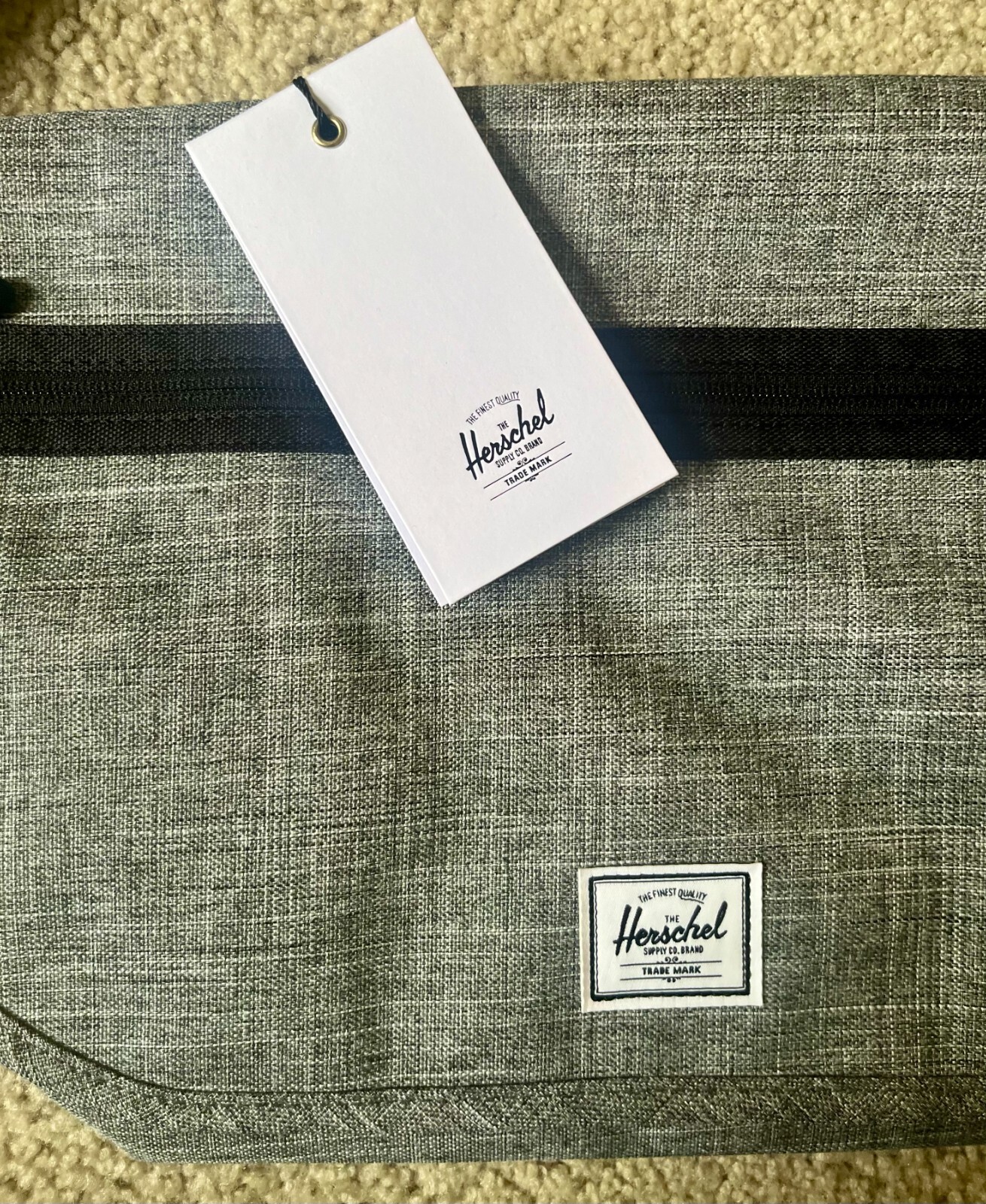 NWT HERSCHEL Messenger Bag Crossbody Grade Mid-Volume Raven Crosshatch Gray 11″
