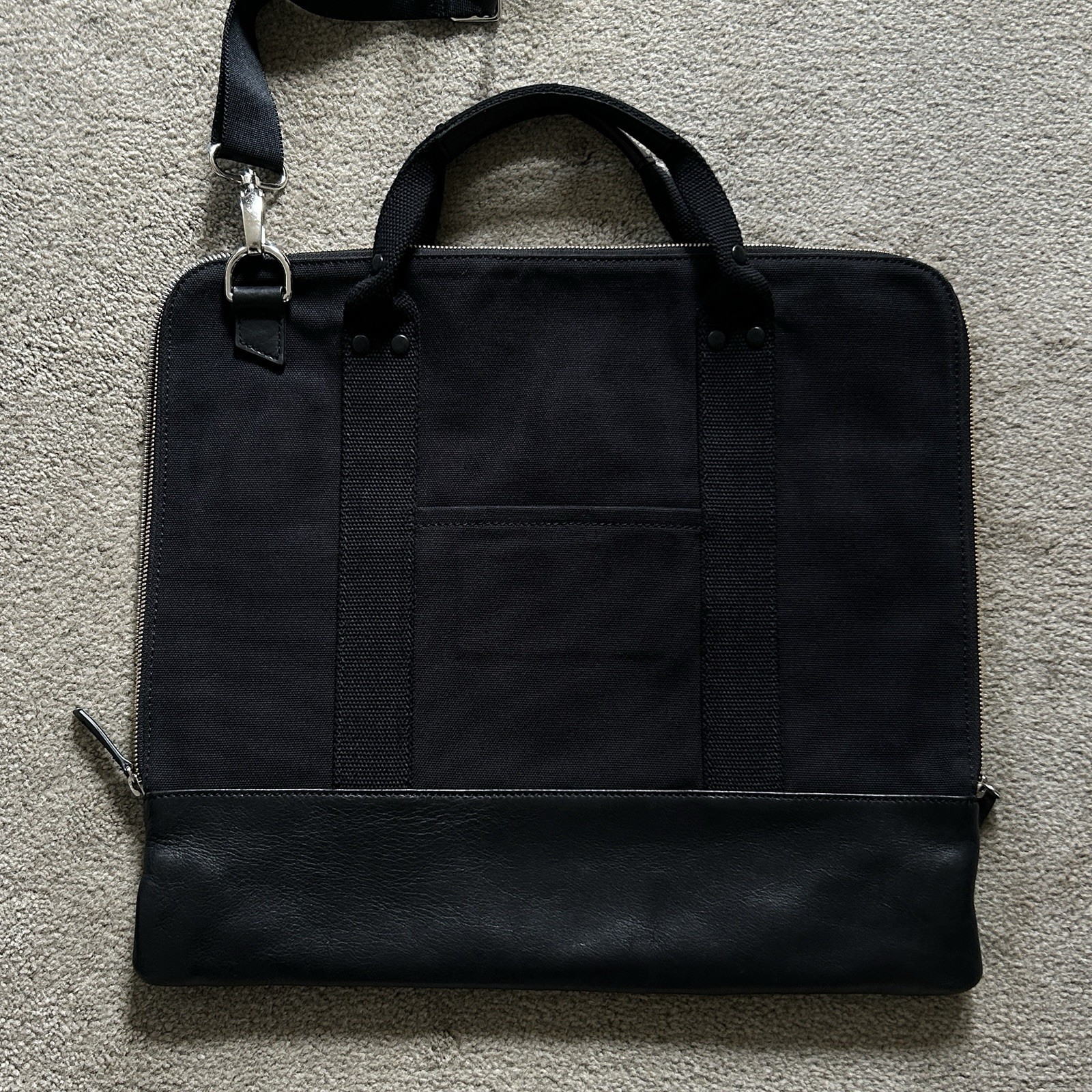 WANT Les Essentiels De La Vie Organic Heathrow Commuter Messenger Bag Black