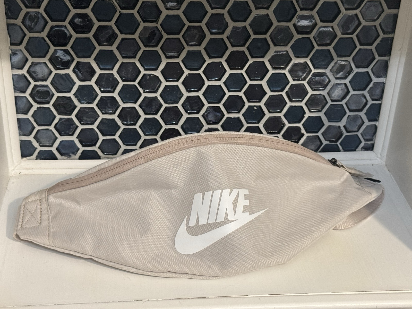 Nike Crossbody Fanny Pack Bag Hip Waist Bag – Ivory. RN#56323 CA#05553