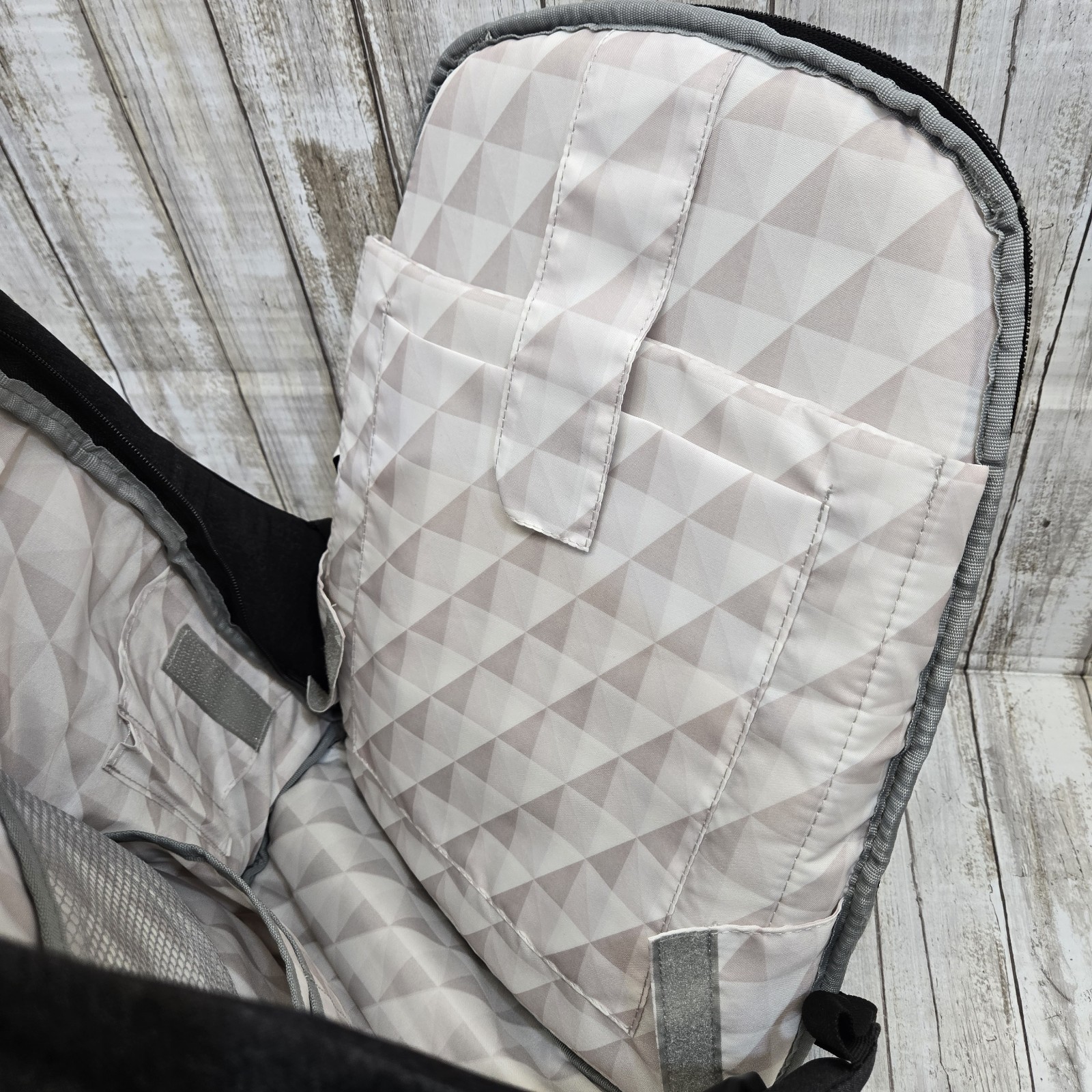 Leeds Zoom Backpack Charcoal Gray Padded Media Cable Laptop NWT