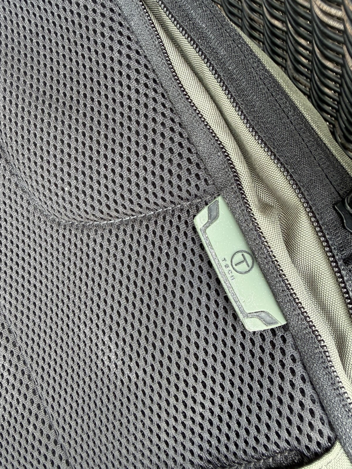 Tumi T-Tech Olive Green Ballistic Nylon Messenger Crossbody Laptop Bag Briefcase