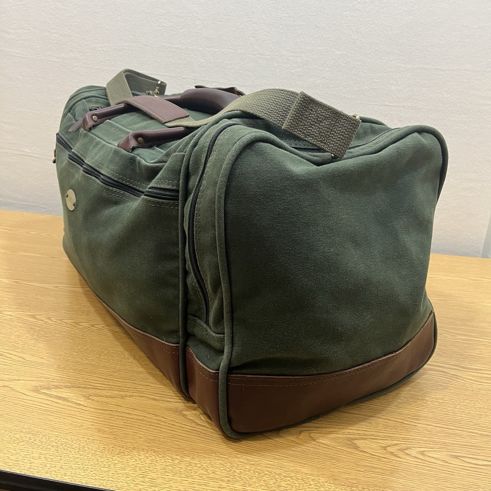 Vintage Orvis Battenkill Green Canvas 24x12x12 Duffel Bag Leather Trim Classic!