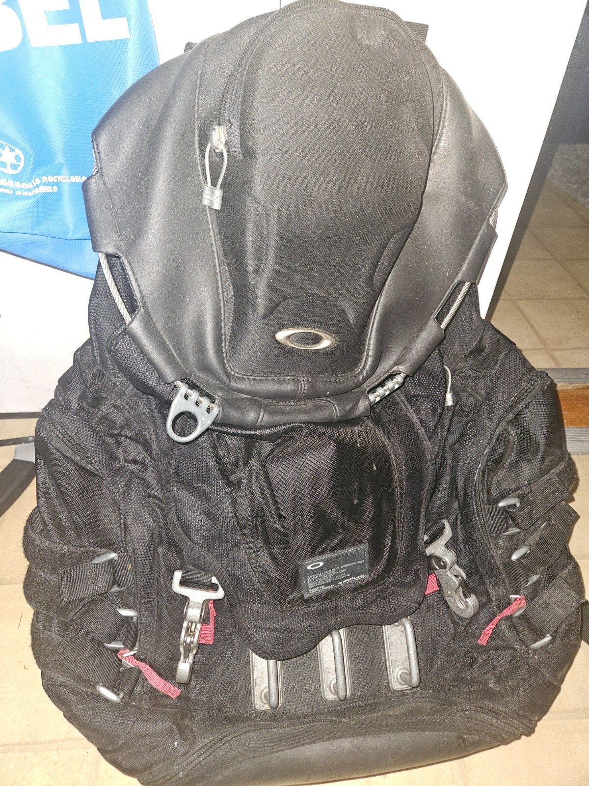 Oakley 34L Kitchen Sink Backpack – Black (92060AODM)