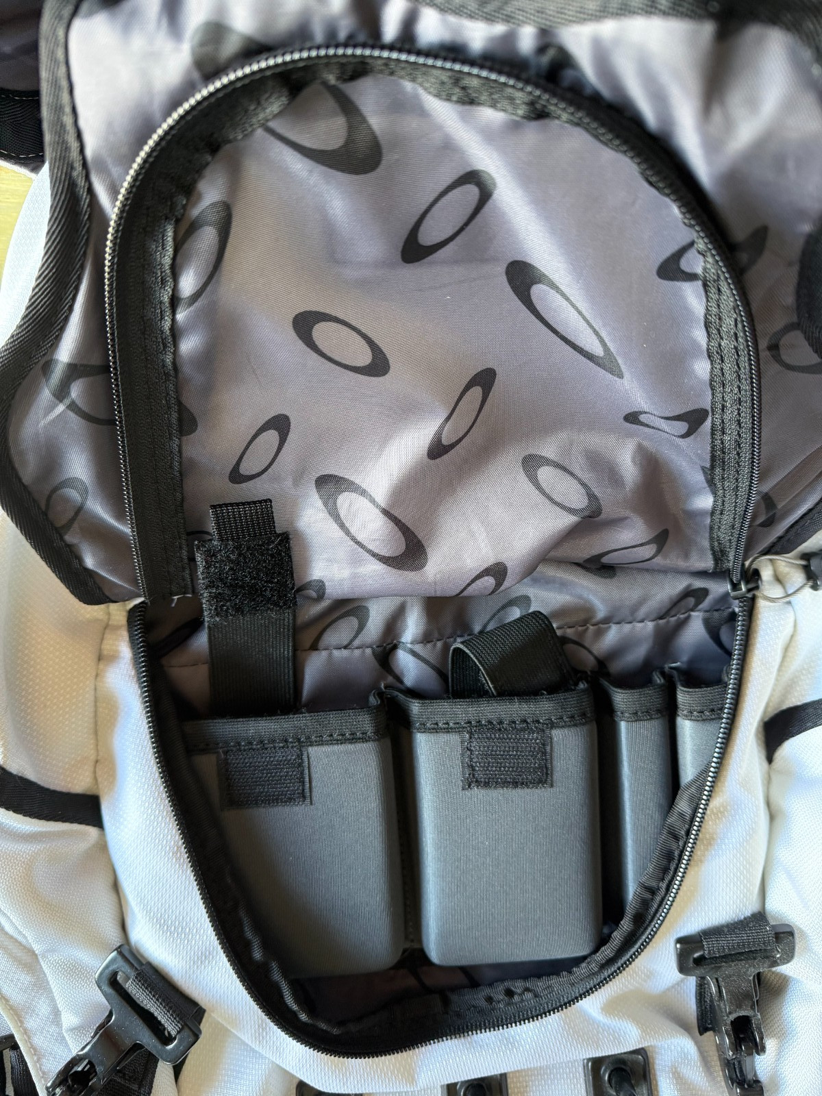 OG **RARE** Oakley Sunglasses White Kitchen Sink Backpack Excellent Condition