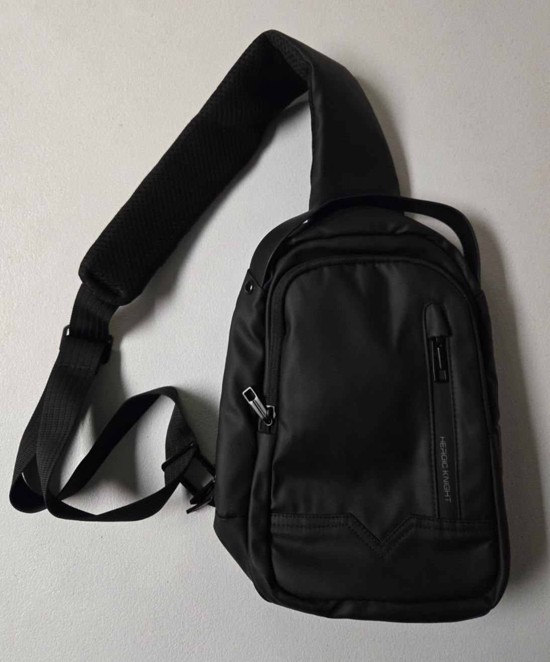 HEROIC KNIGHT Travel Sling Shoulder Bag w/ USB Charging Port Crossbody Chest Bag
