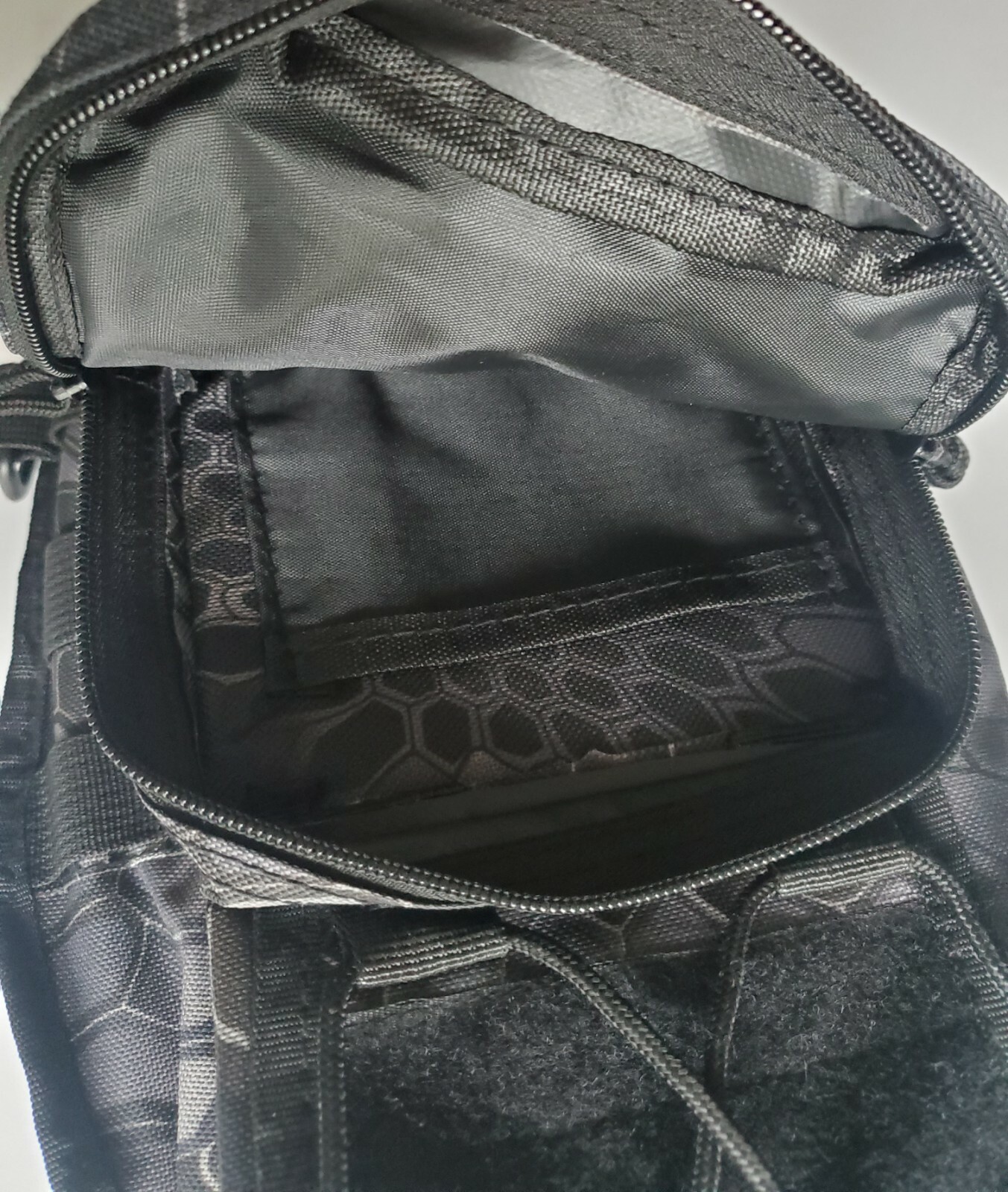 SMALL SLING SHOULDER BAG UNISEX, 10″ X 5 1/2″ CAMOFLAUGE ( NEVER USED)