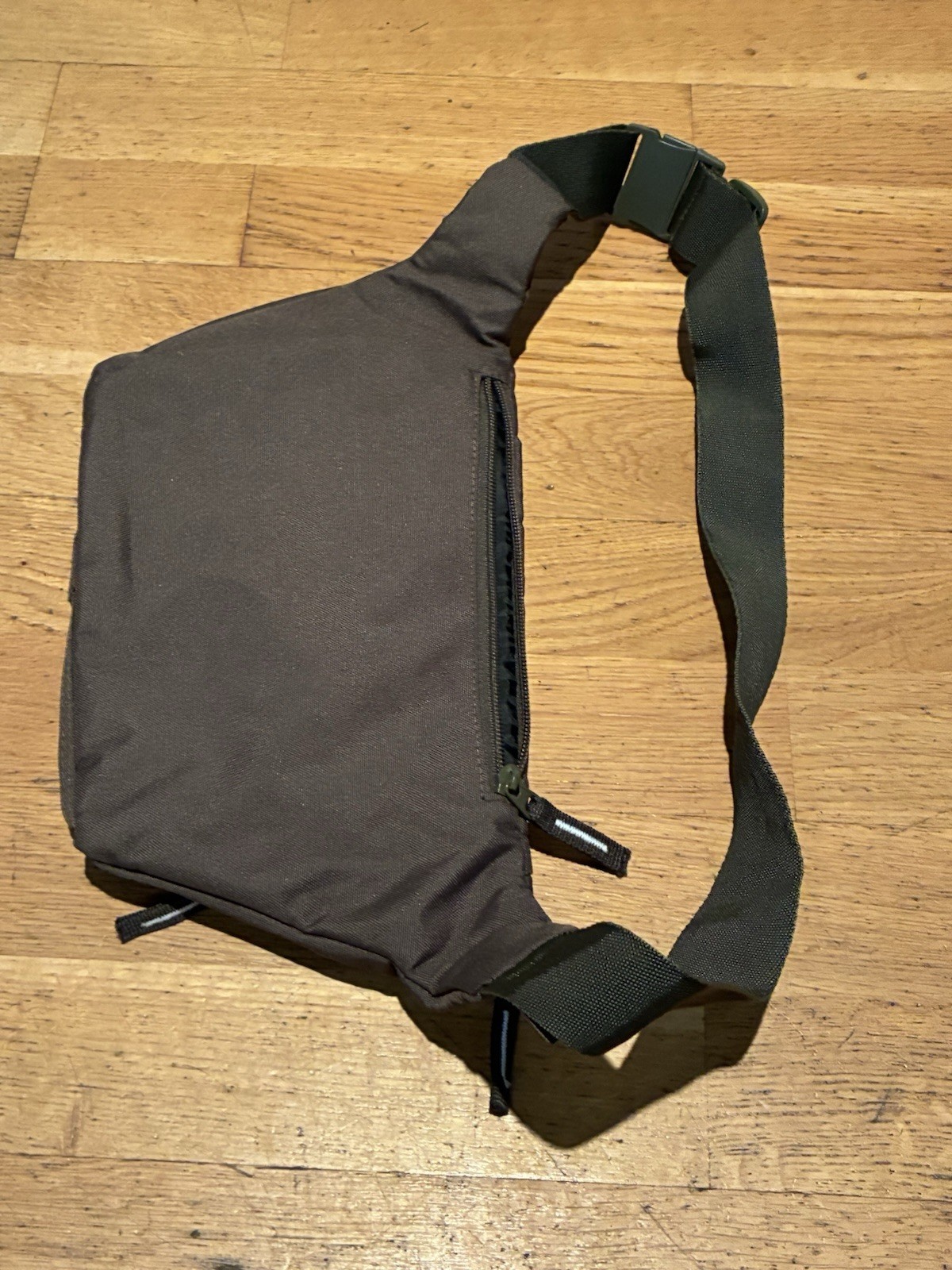 Reebok Waist Bag Fanny Pack Adjustable Strap Dark Brown/Olive Green Casual Clean