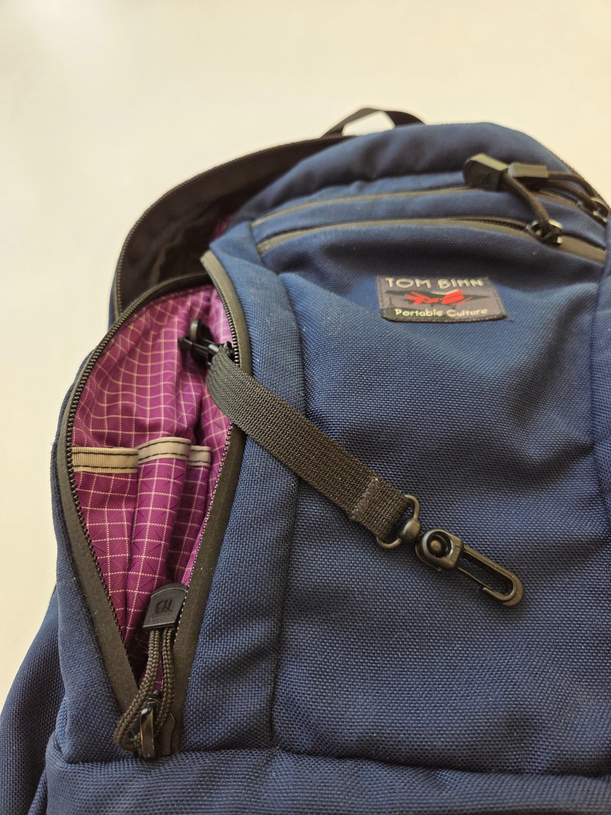 Tom Bihn Synapse 19 backpack, deep blue, ultraviolet lining, excellent condition