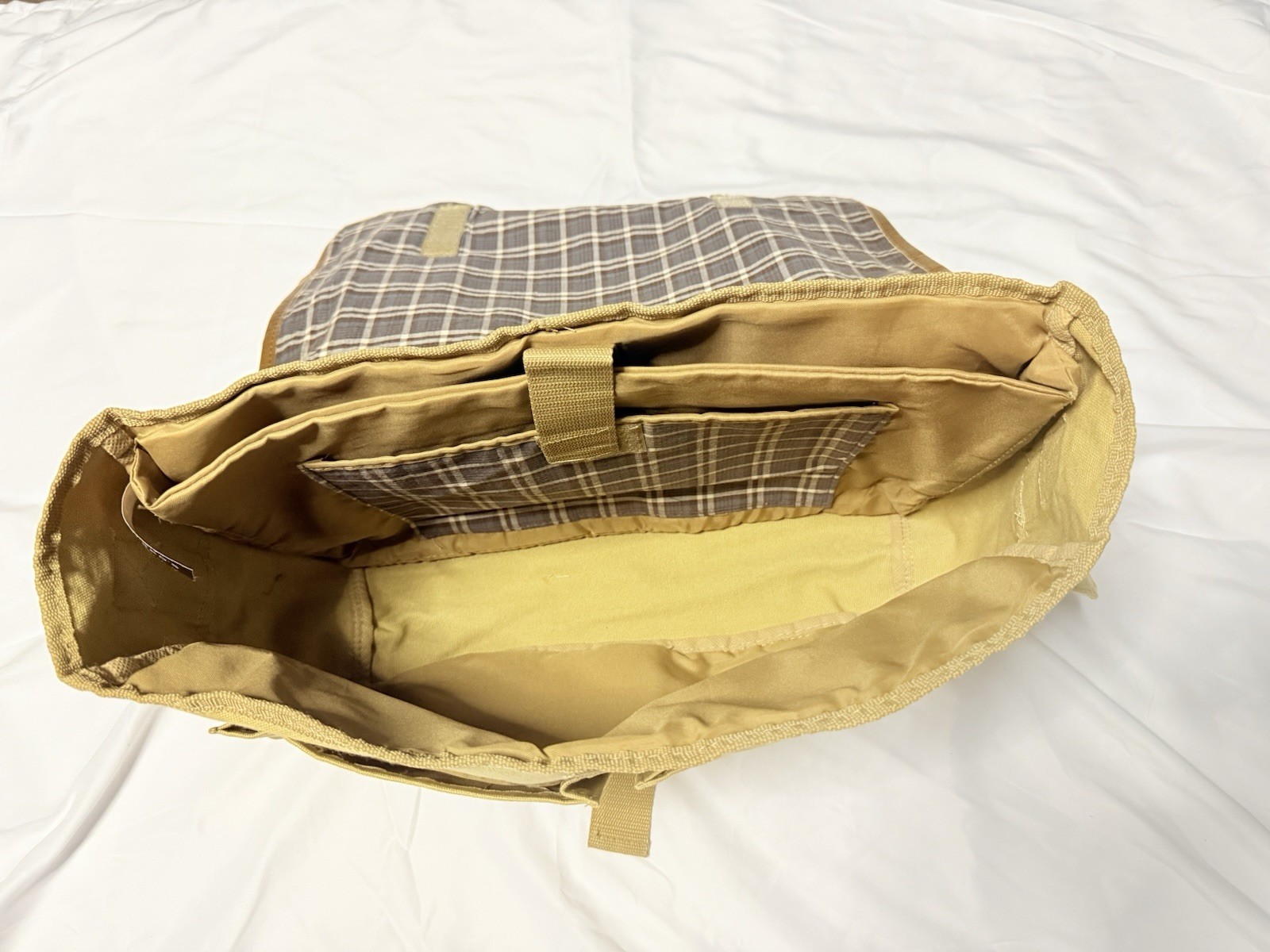 Field & Co. Vintage Style Messenger Bag Elite Stocker Meeting Leather Accents.