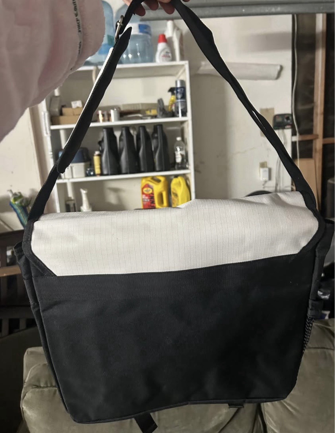 GAP Black White Messenger Bag Men Zipper Buckle Adjustable Strap Outer Pockets