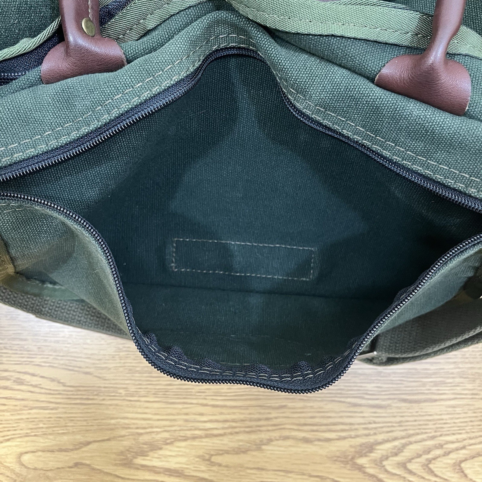 Vintage Orvis Battenkill Green Canvas 24x12x12 Duffel Bag Leather Trim Classic!
