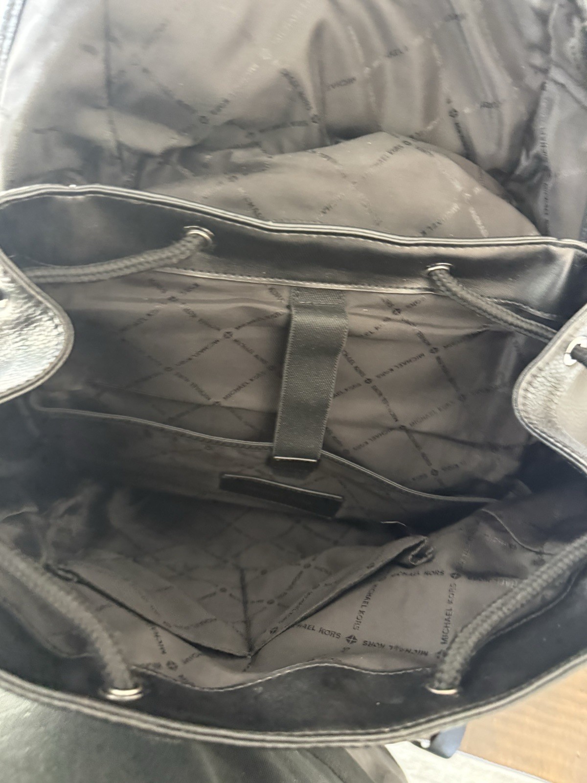 Rare Michael Kors Men’s Logo Backpack Black/Gray Red Stripe Pockets Hudson Nice